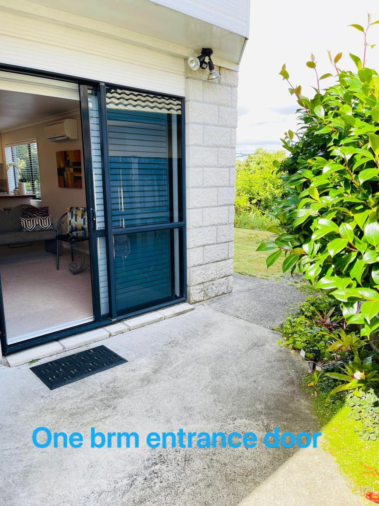 One-Bedroom House photo 2
