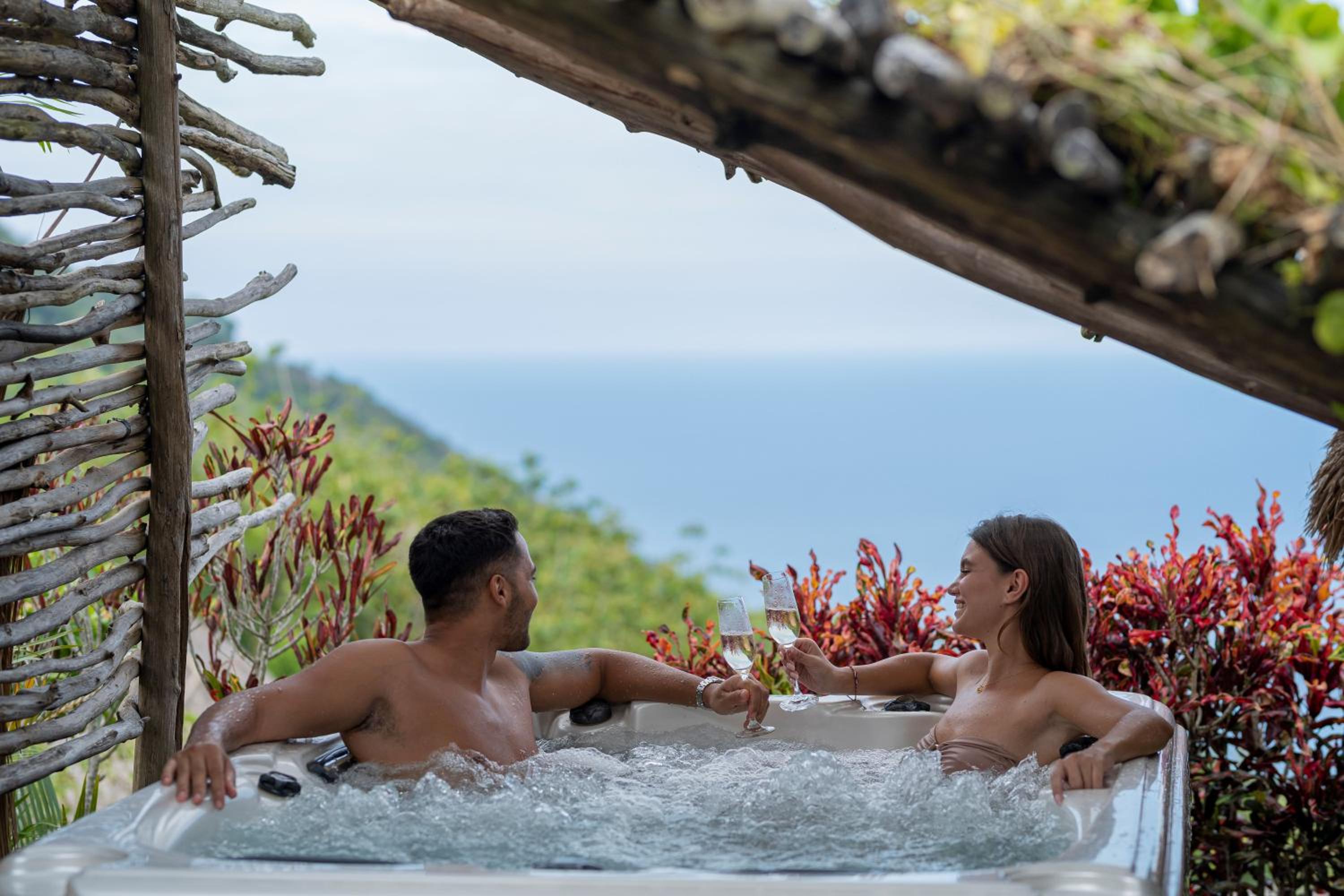 Jacuzzi Lodge  - Photo 12