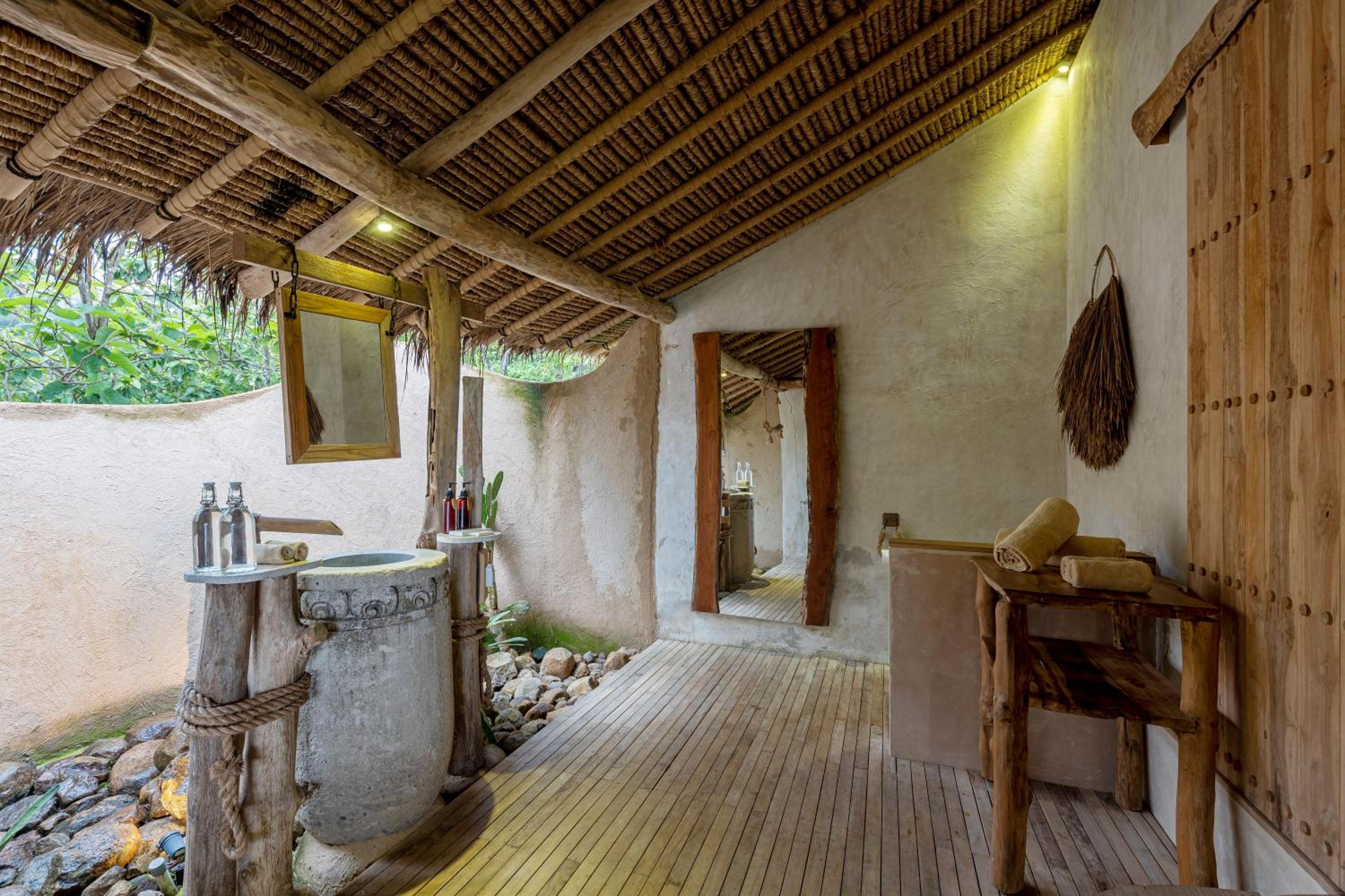 Deluxe Lodge - Photo 11