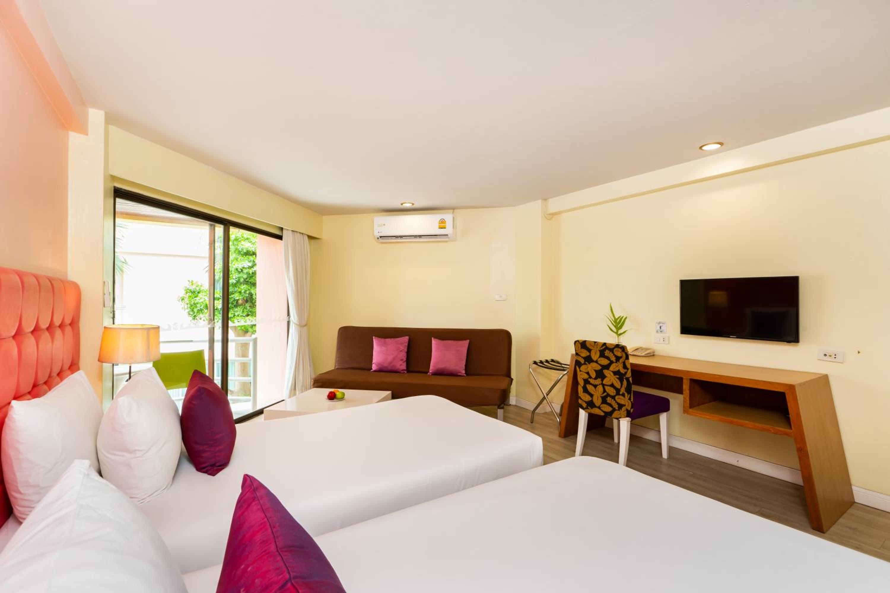 Superior Twin Room with Garden View thumbnail 5