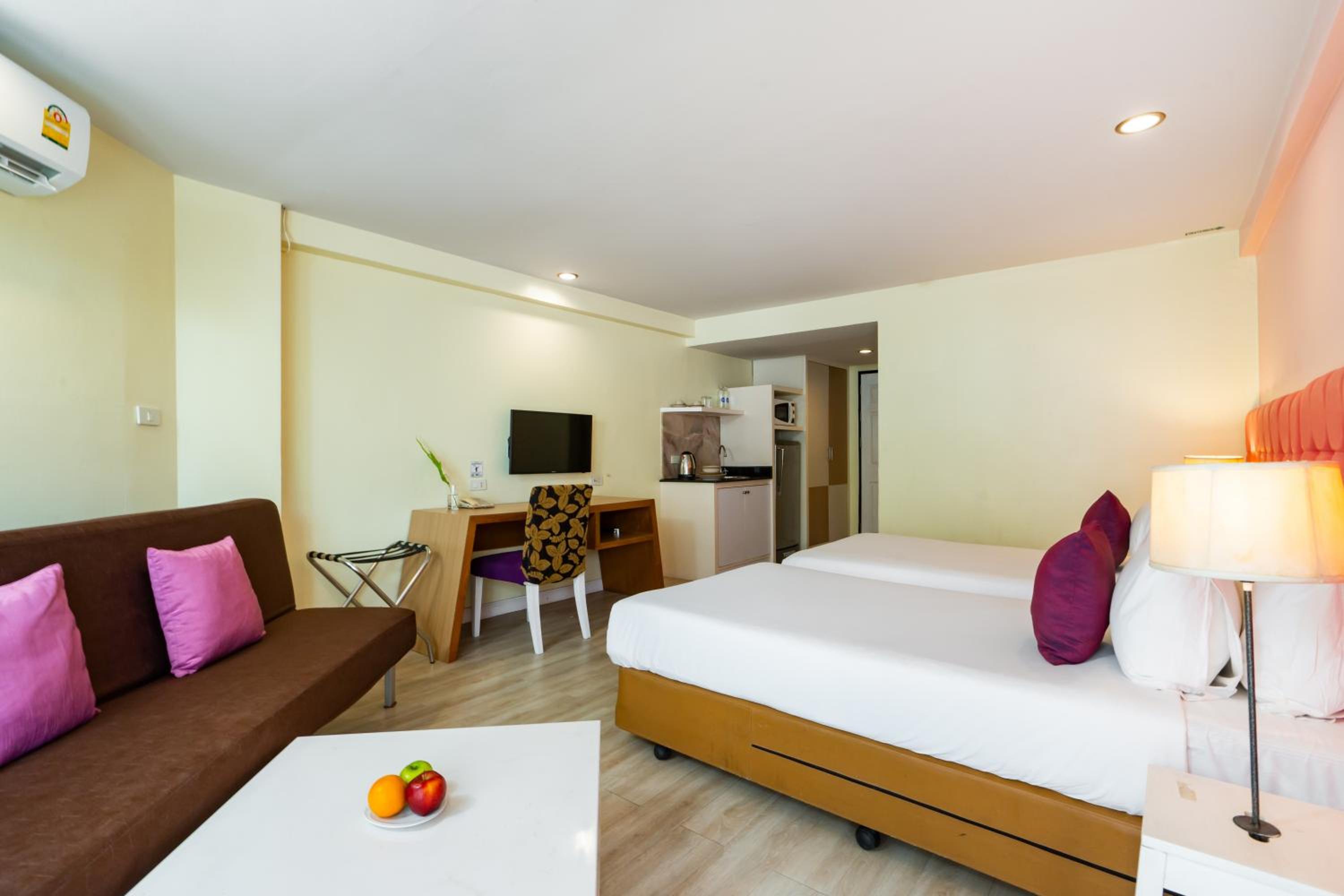 Superior Twin Room with Sea View thumbnail 5