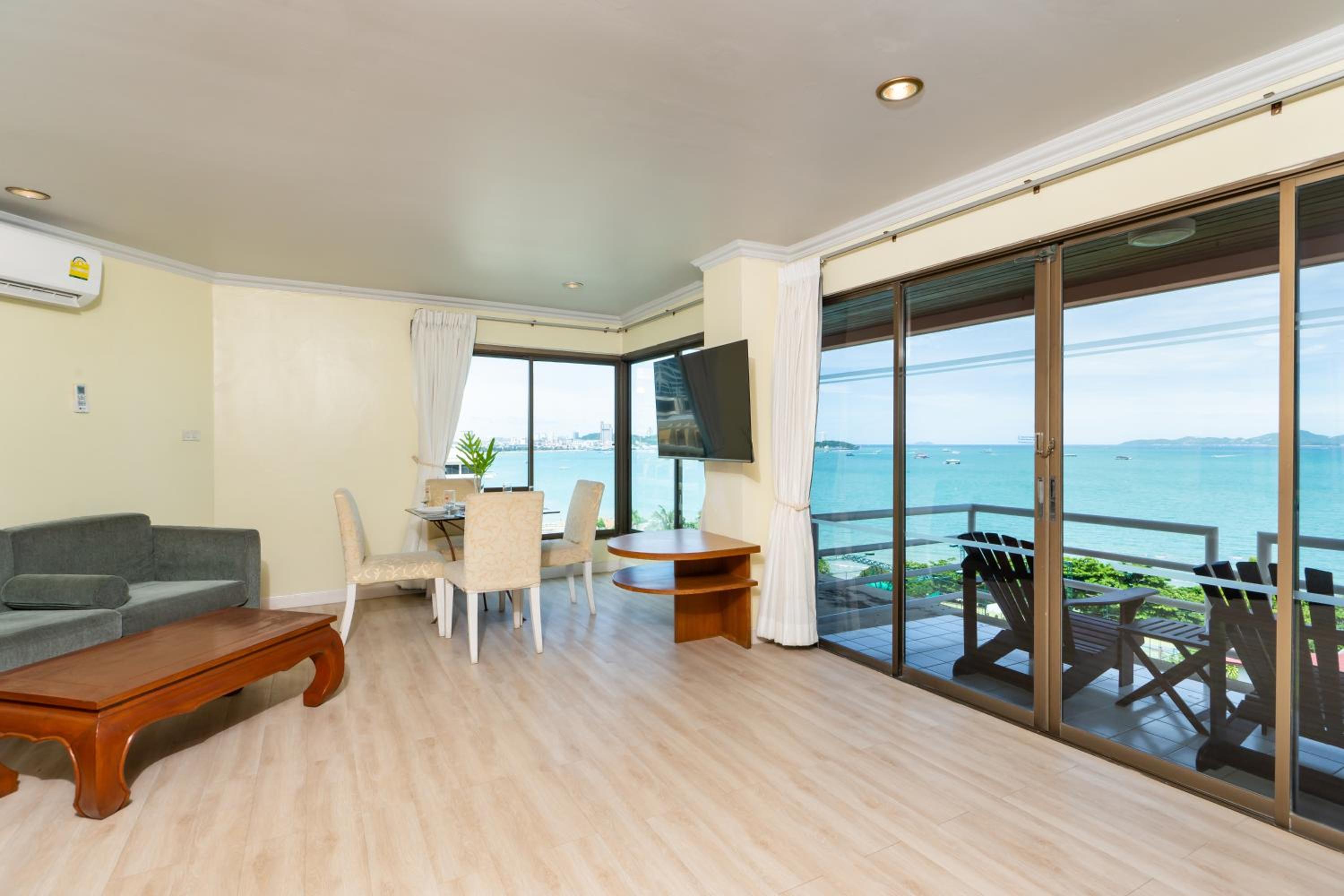 Suite with Sea View - Photo 8