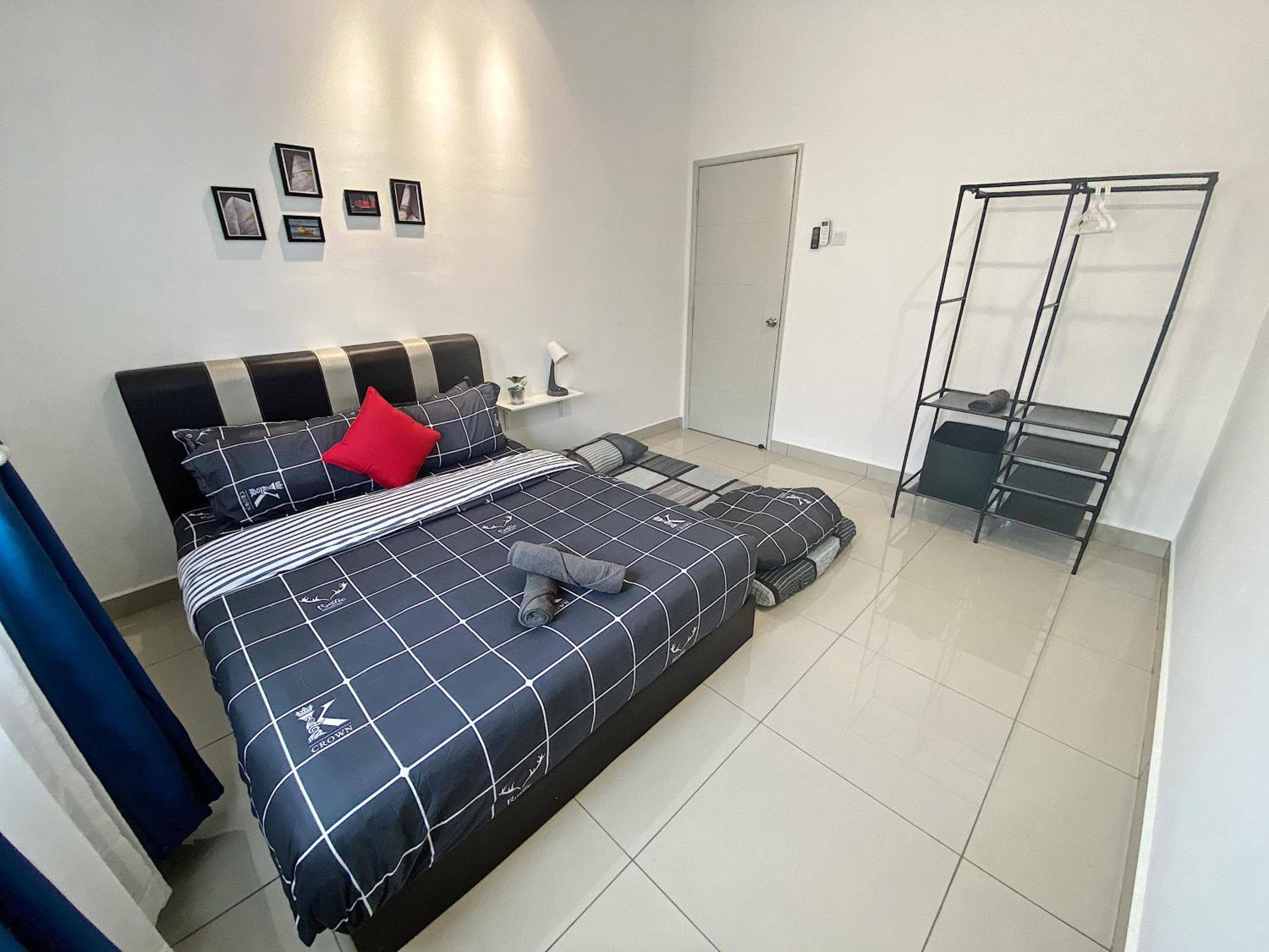 Four-Bedroom House photo 2