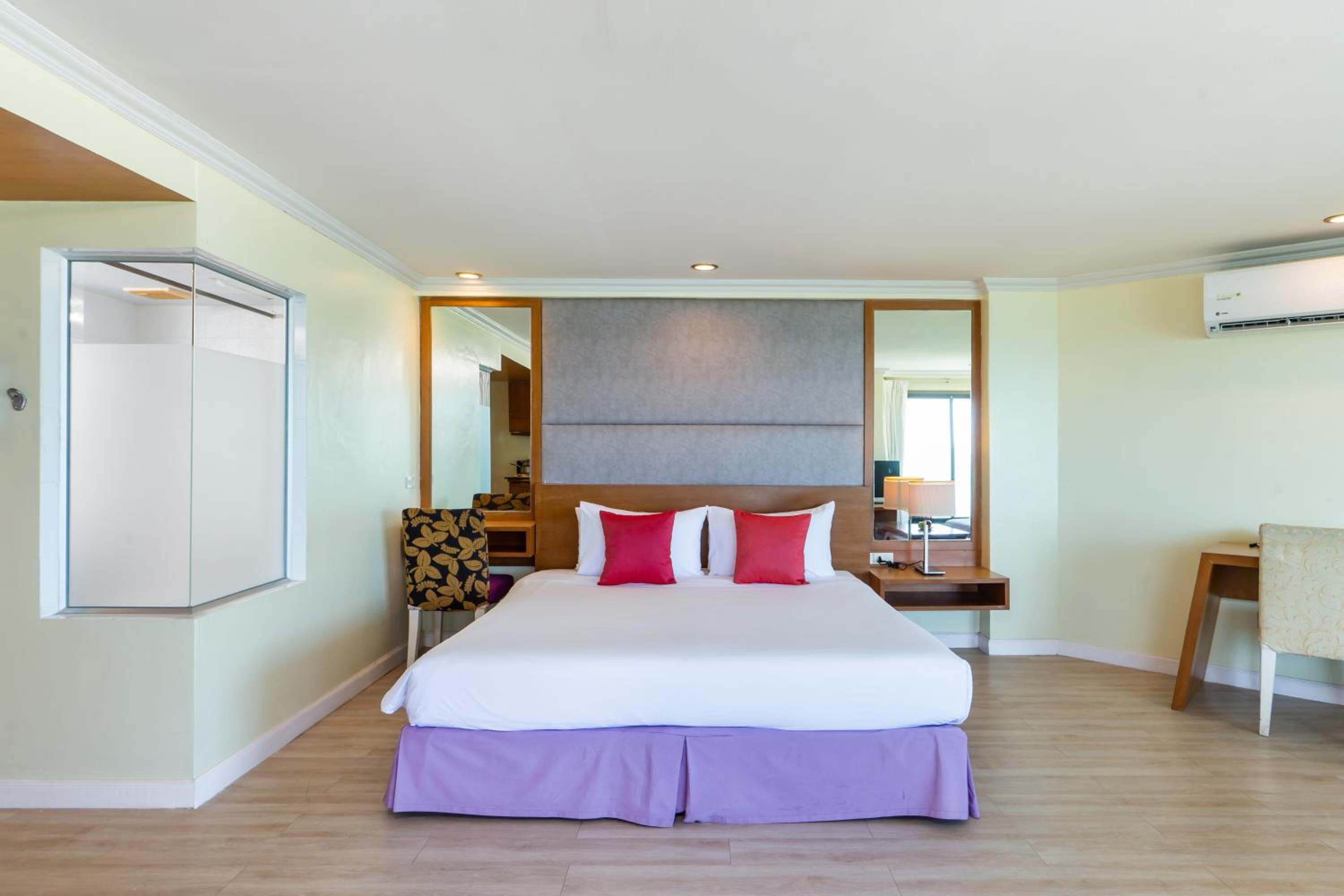 Deluxe Room with Sea View