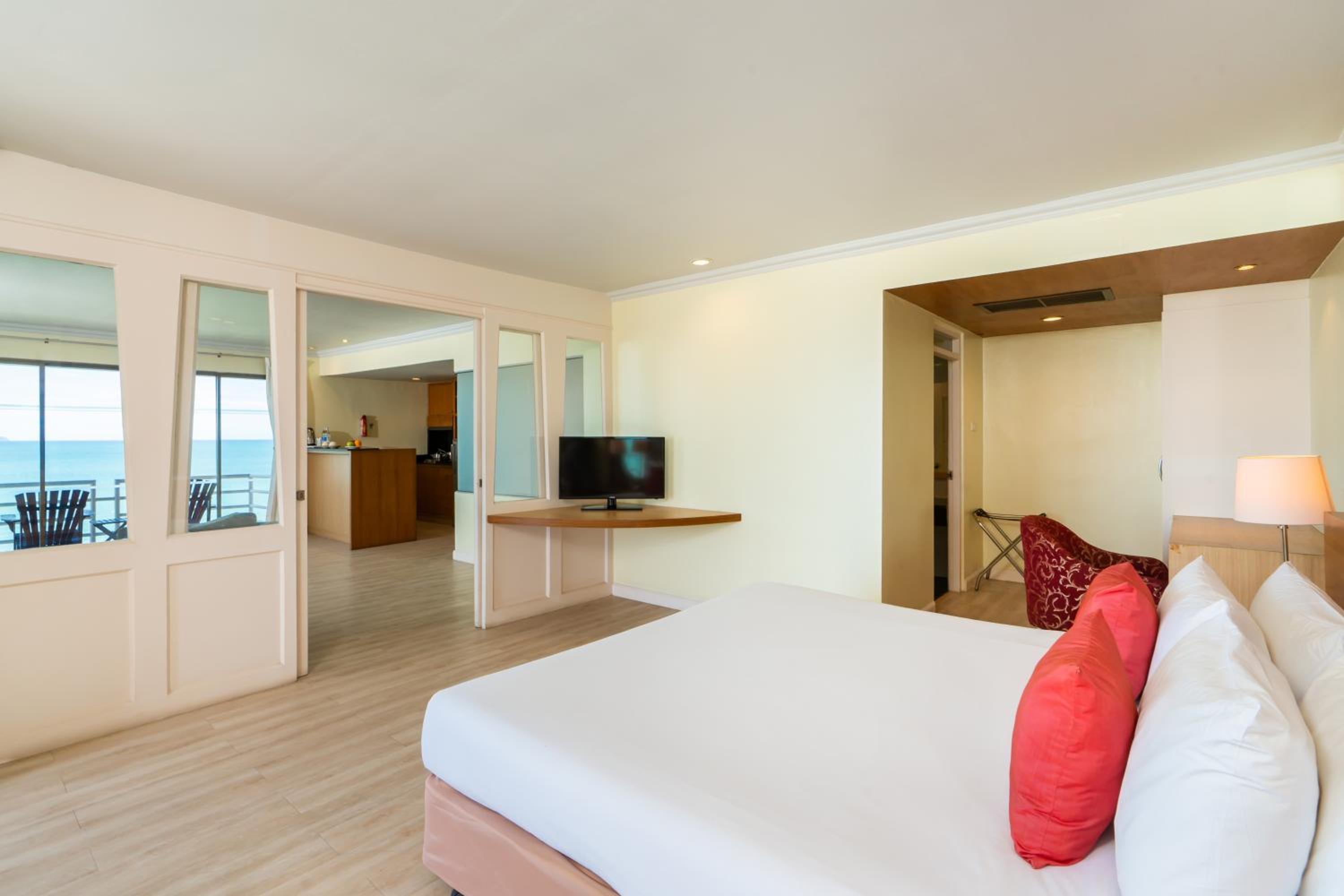 Suite with Sea View - Photo 12