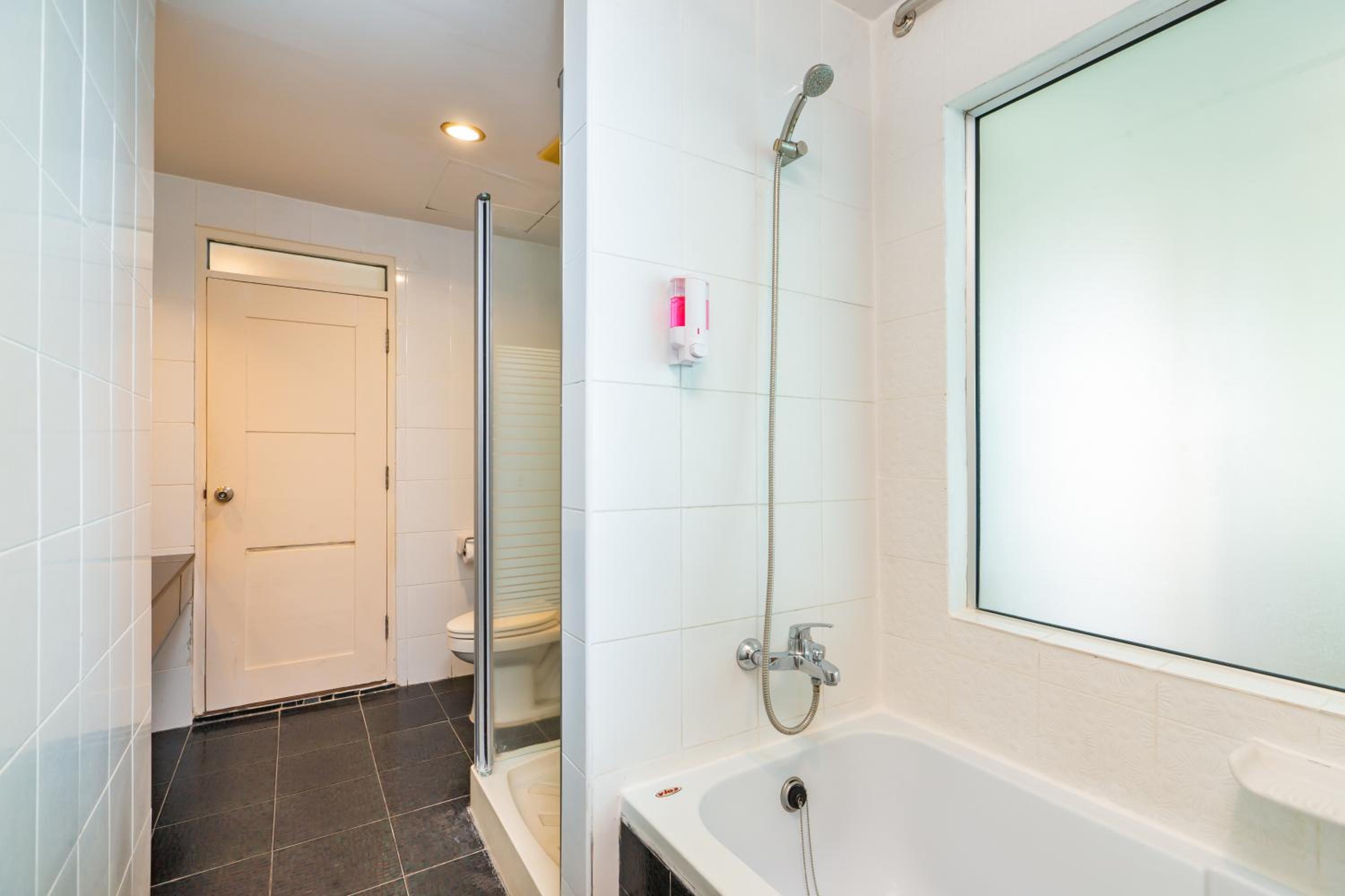 Suite with Sea View - Photo 20