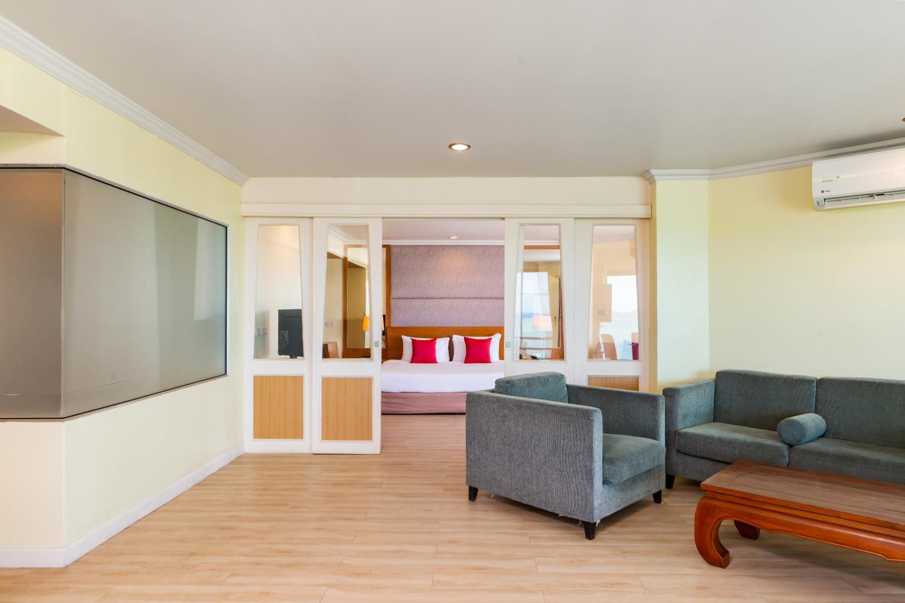 Suite with Sea View - Photo 7