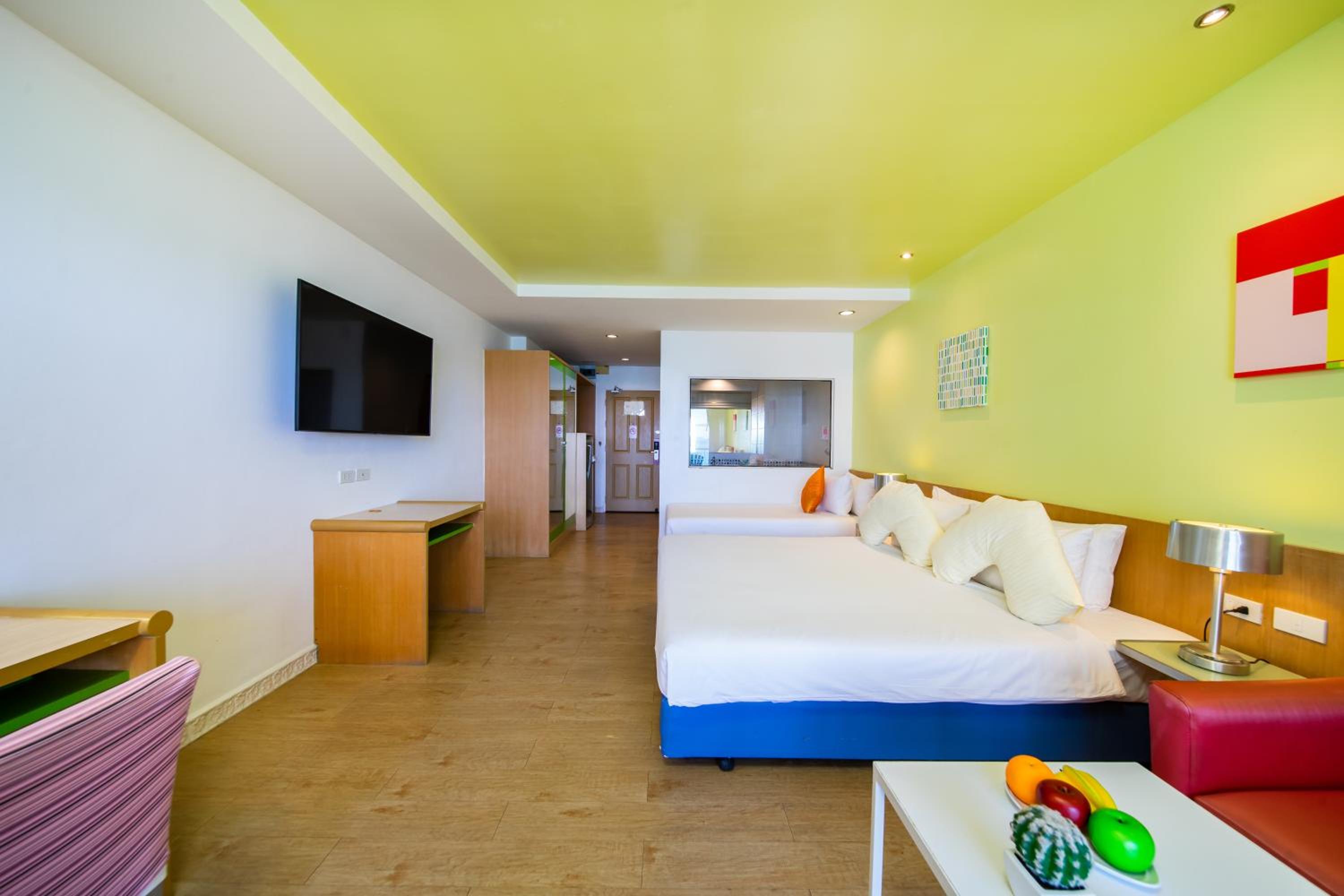 Deluxe Double or Twin Room with Sea View - Photo 10