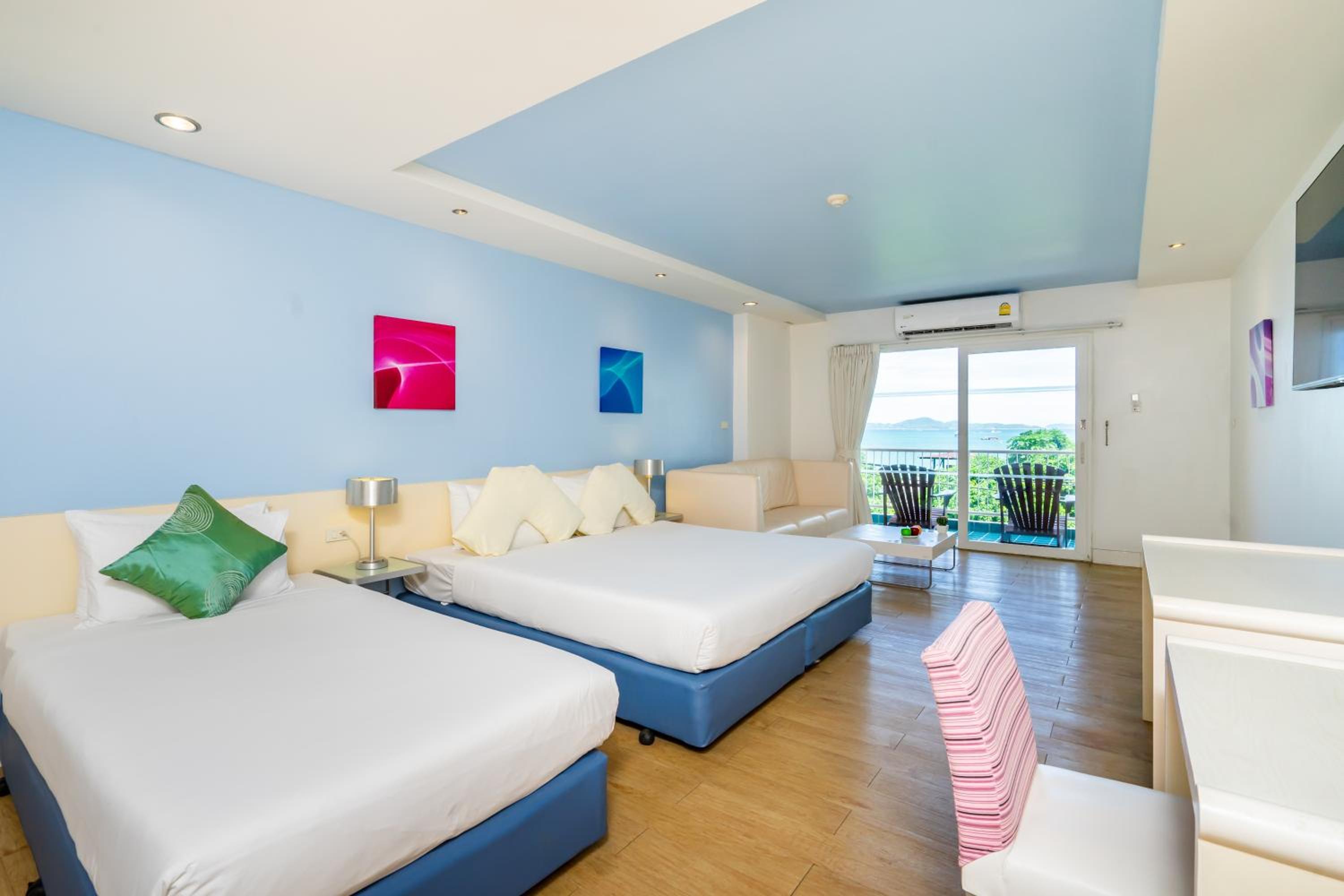 Deluxe Double or Twin Room with Sea View - Photo 9