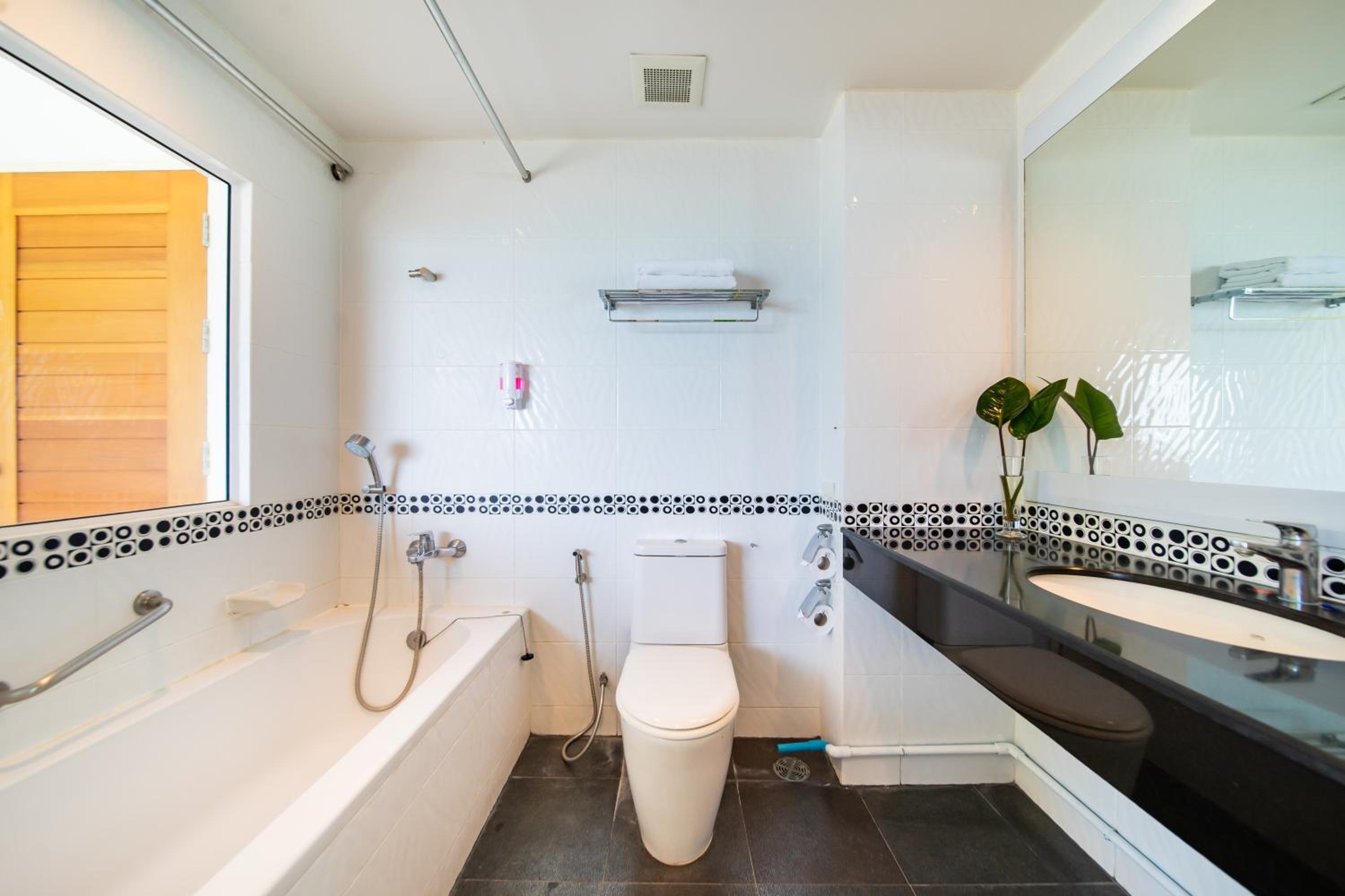 Double or Twin Room with View - Photo 2