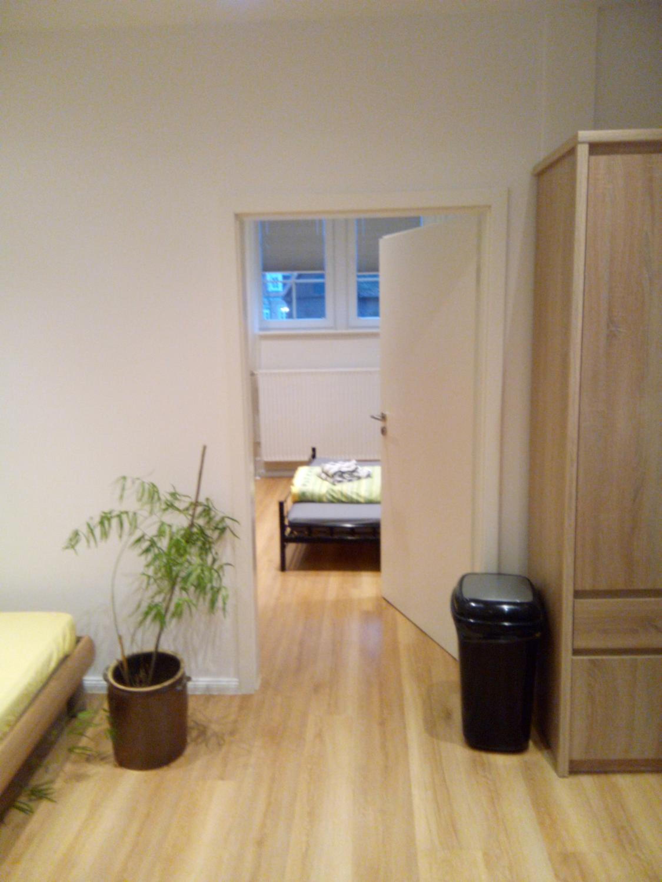 Large Double Room - Photo 2