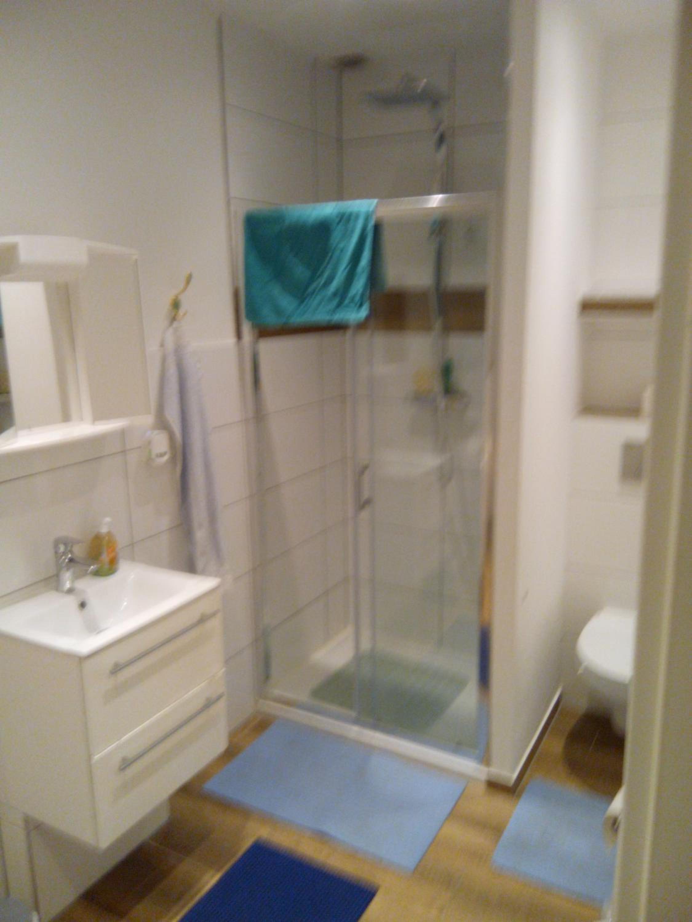 Large Double Room - Photo 3