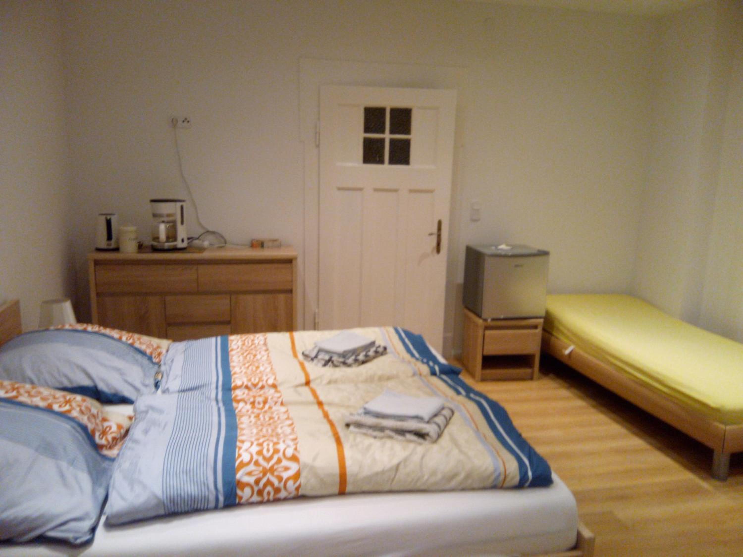 Large Double Room - Photo 4