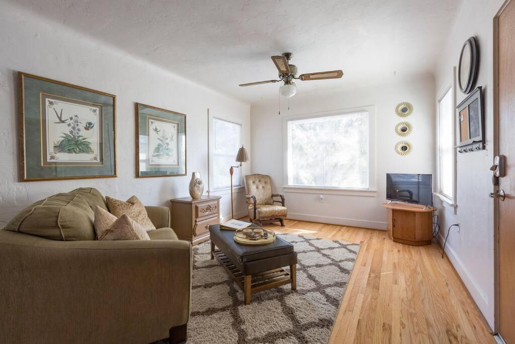 One-Bedroom House photo 1