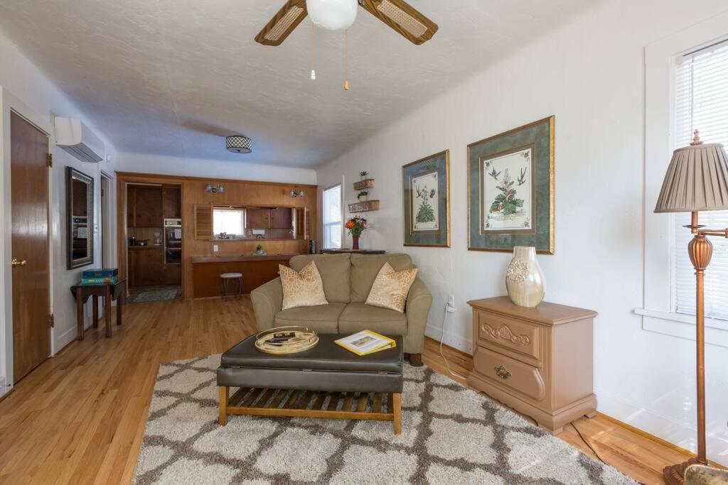 One-Bedroom House photo 2