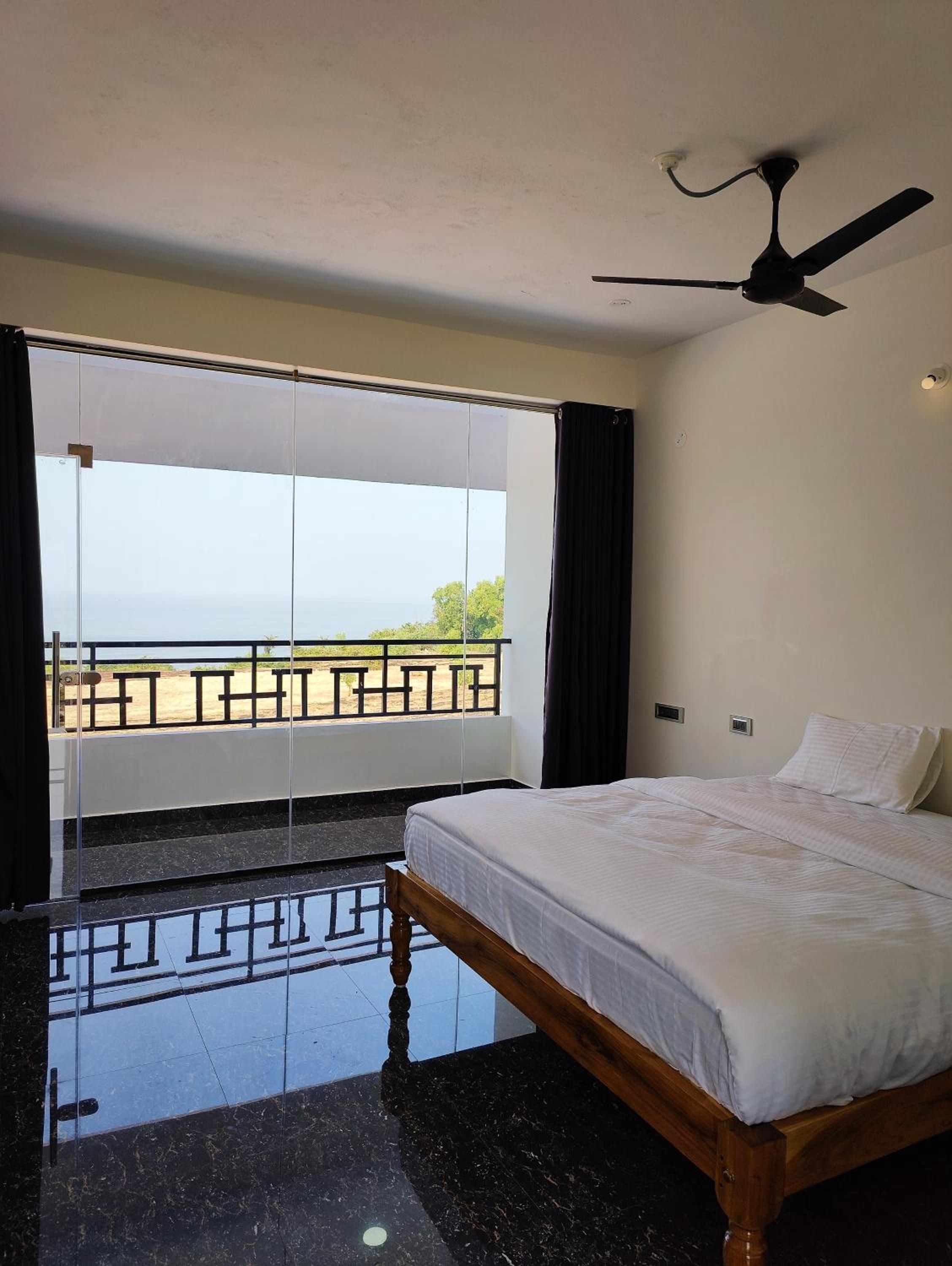 King Room with Sea View - Photo 5