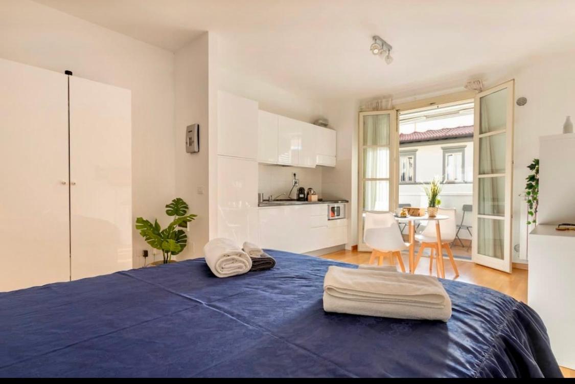 Apartment with Balcony photo 2