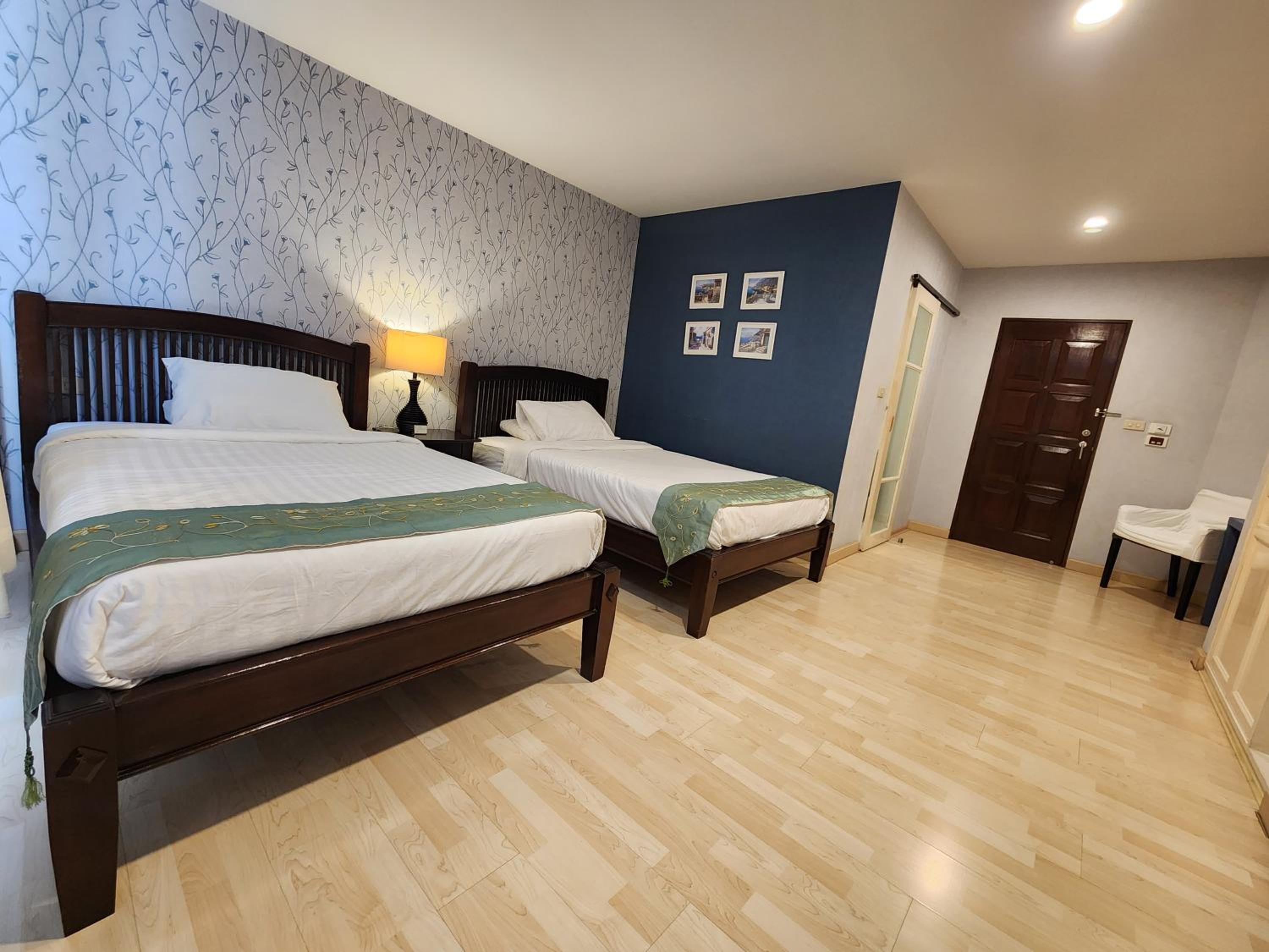 Deluxe Twin Room photo 2