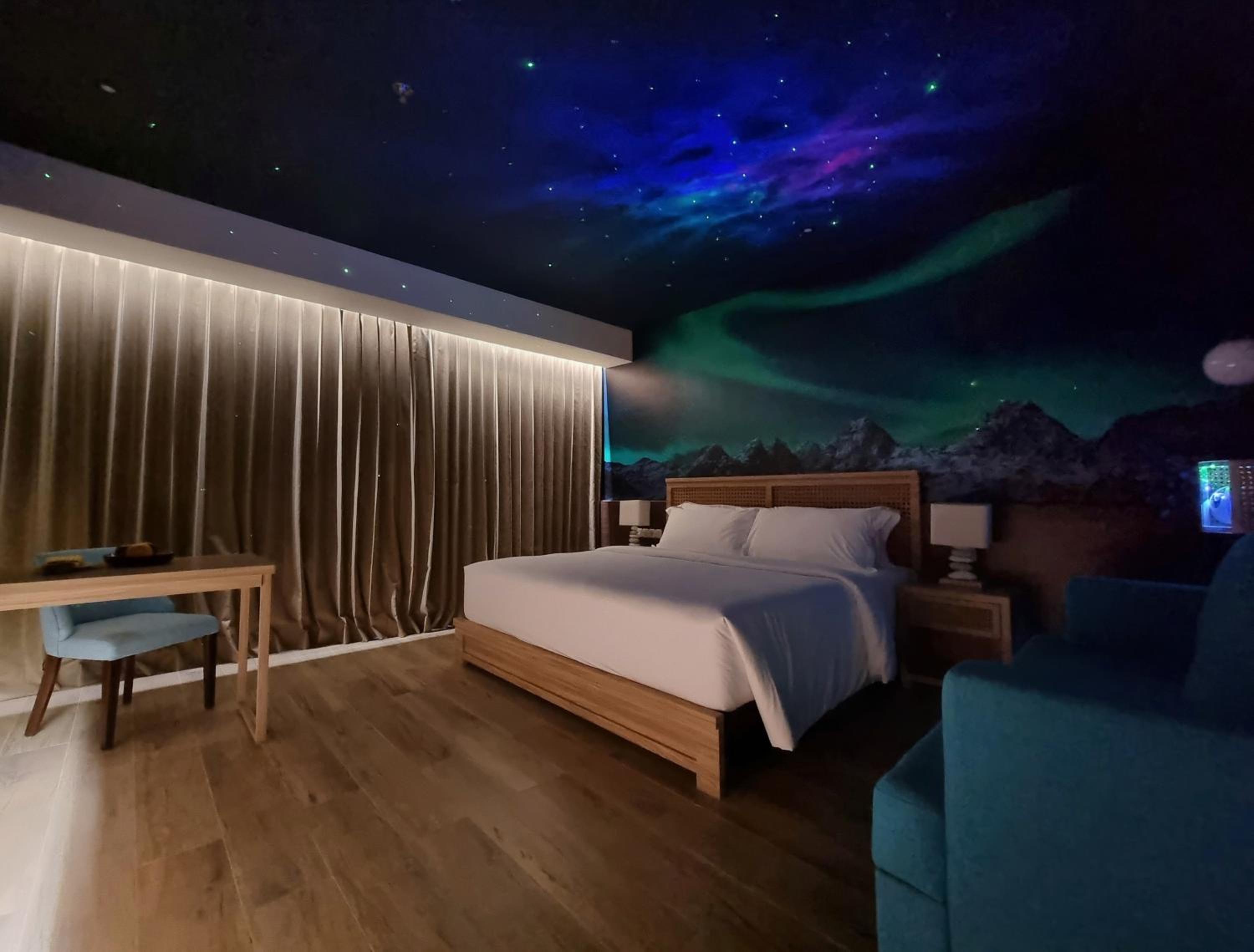 Executive Aurora King Bed