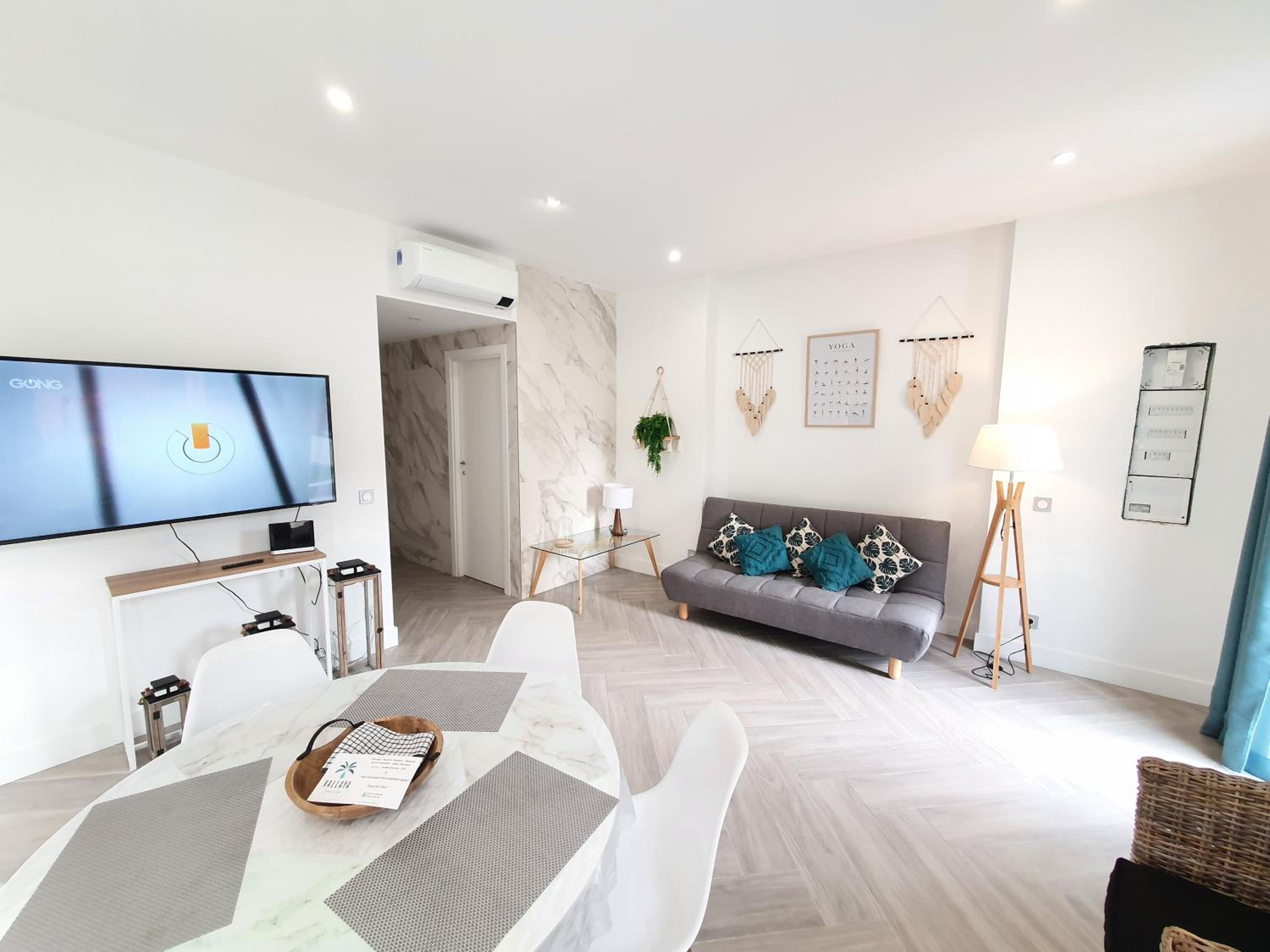 Apartment With Terrace - Photo 1