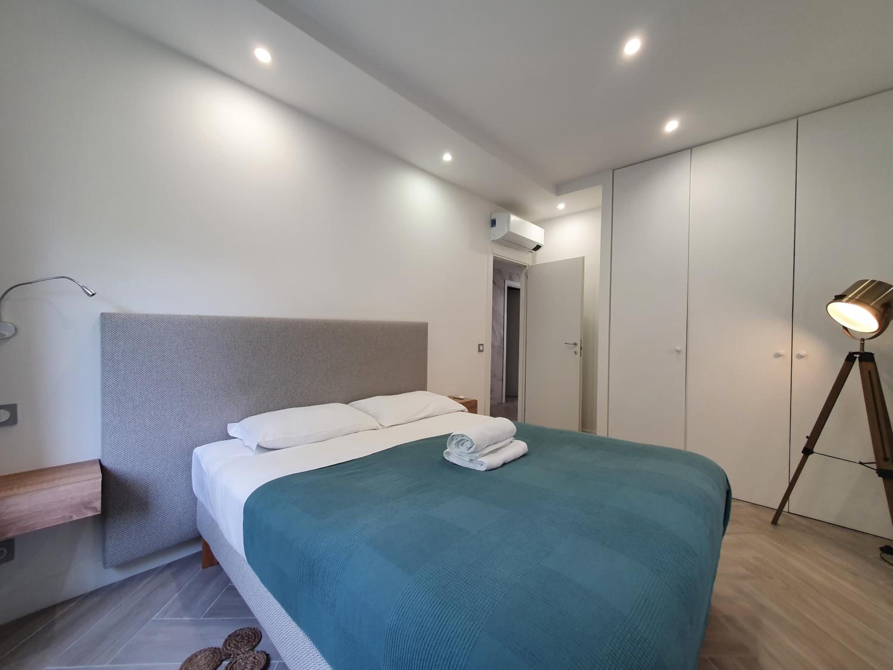 Apartment With Terrace - Photo 4
