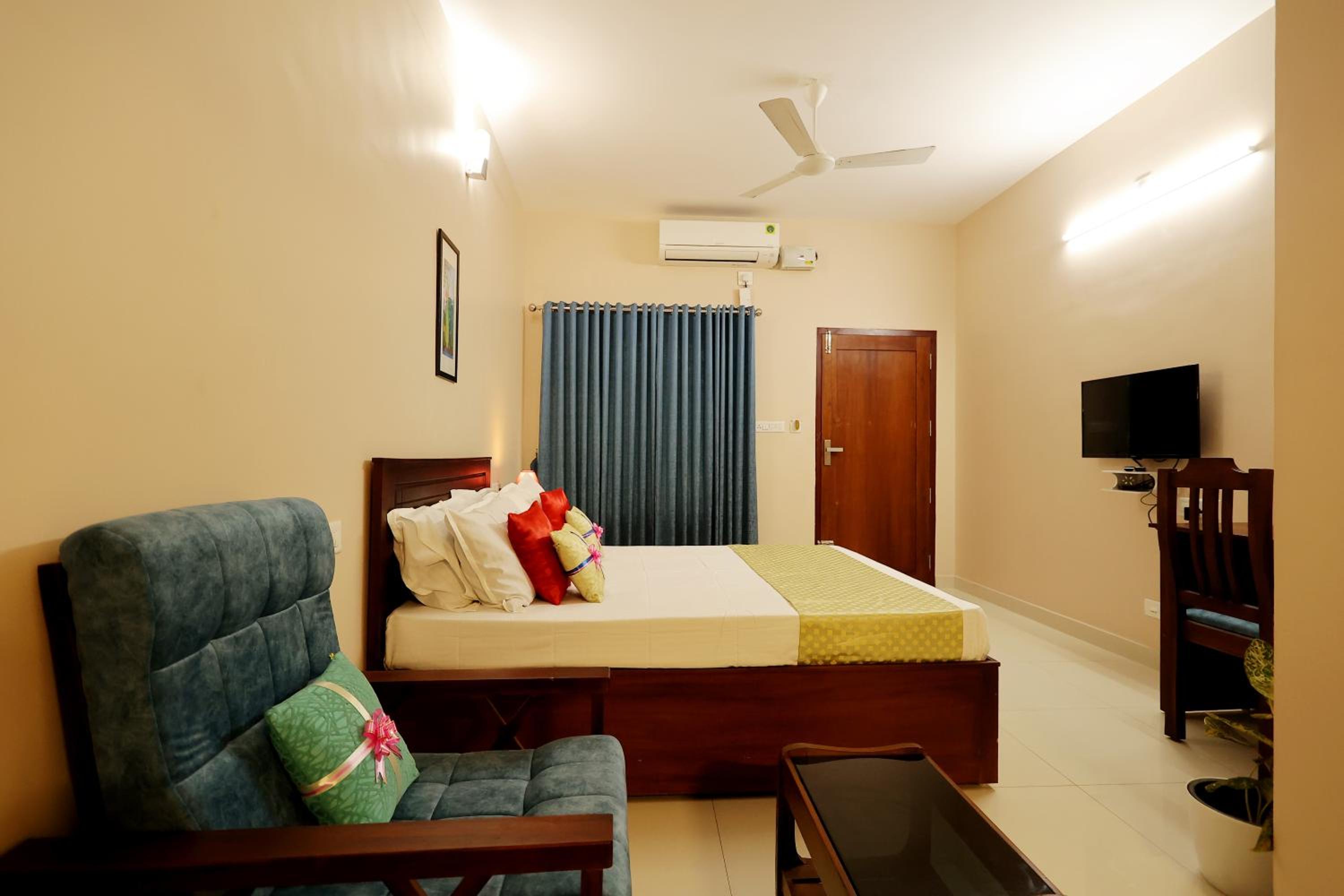 Deluxe Room - Photo 3