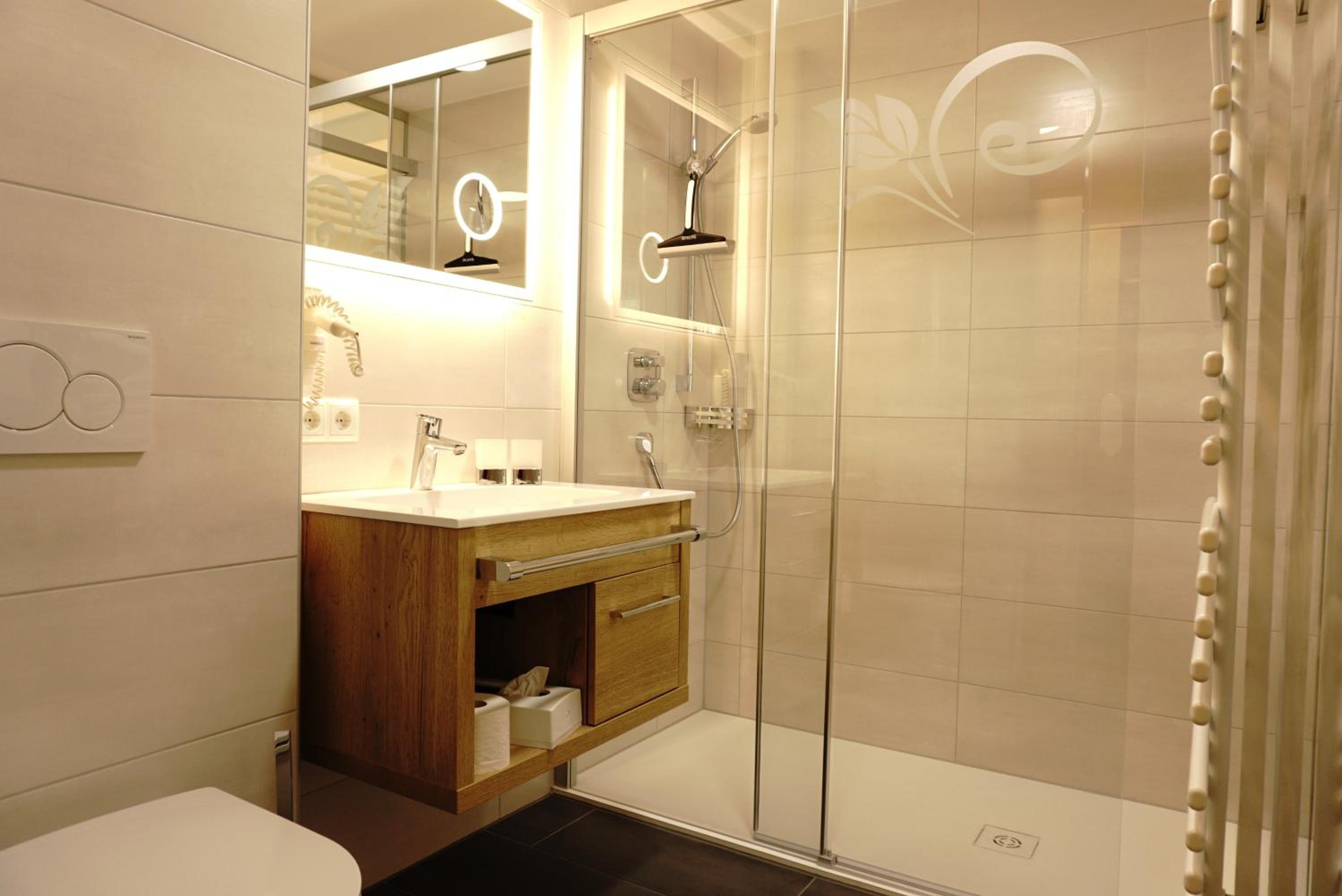Two-Bedroom Apartment with Shower  photo 3