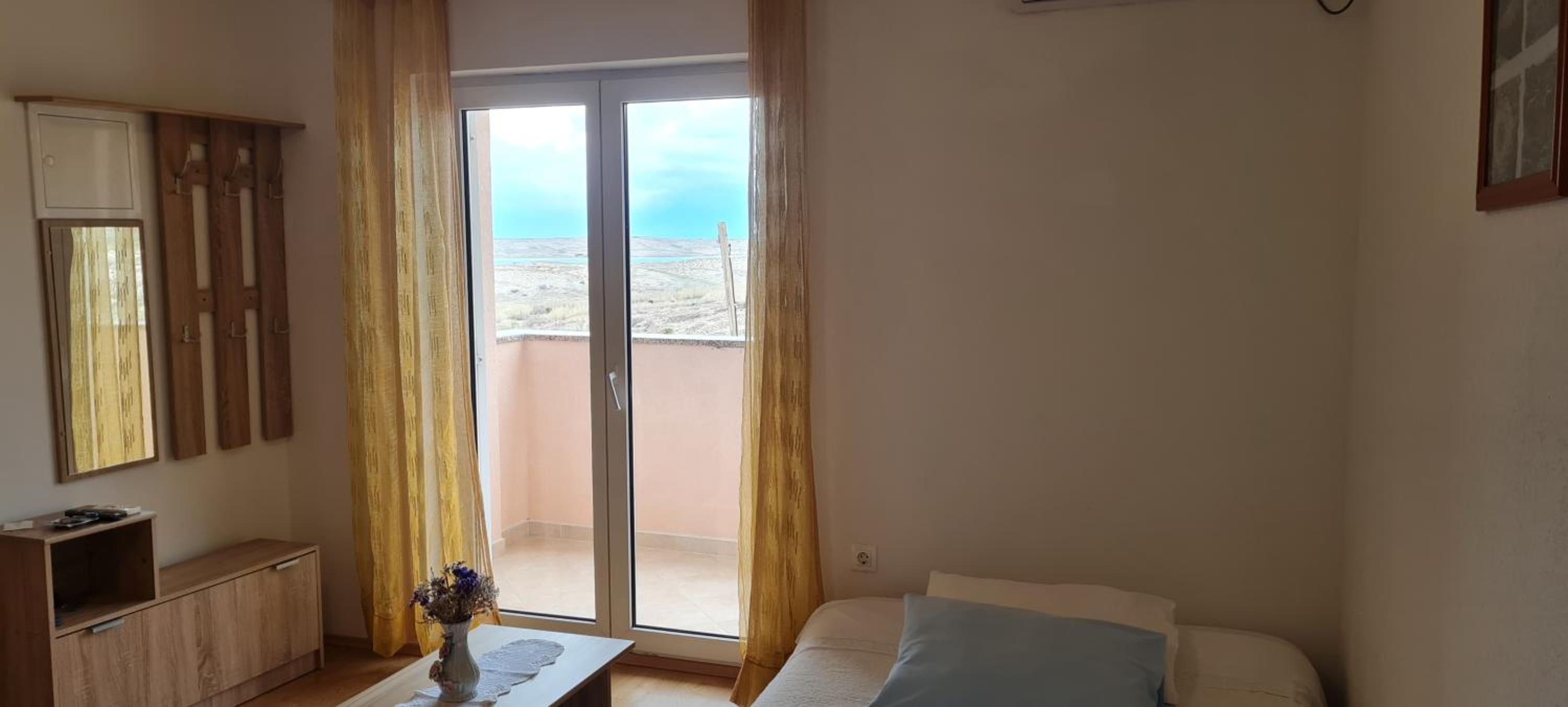 Apartment with Balcony - Photo 3