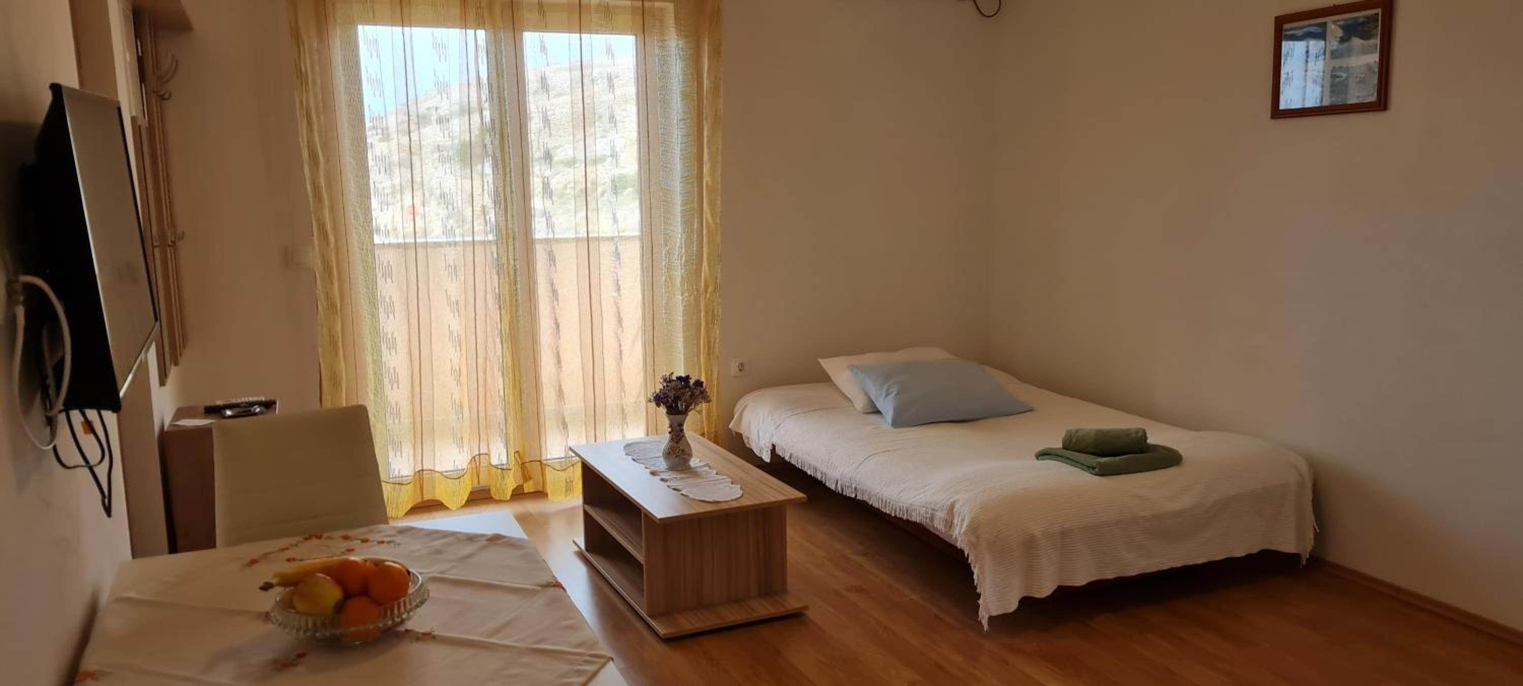 Apartment with Balcony - Photo 4