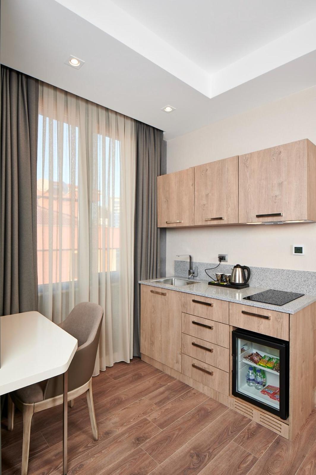Deluxe Family Suite photo 1