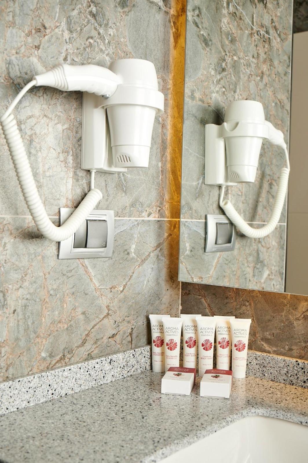 Deluxe Family Suite photo 2