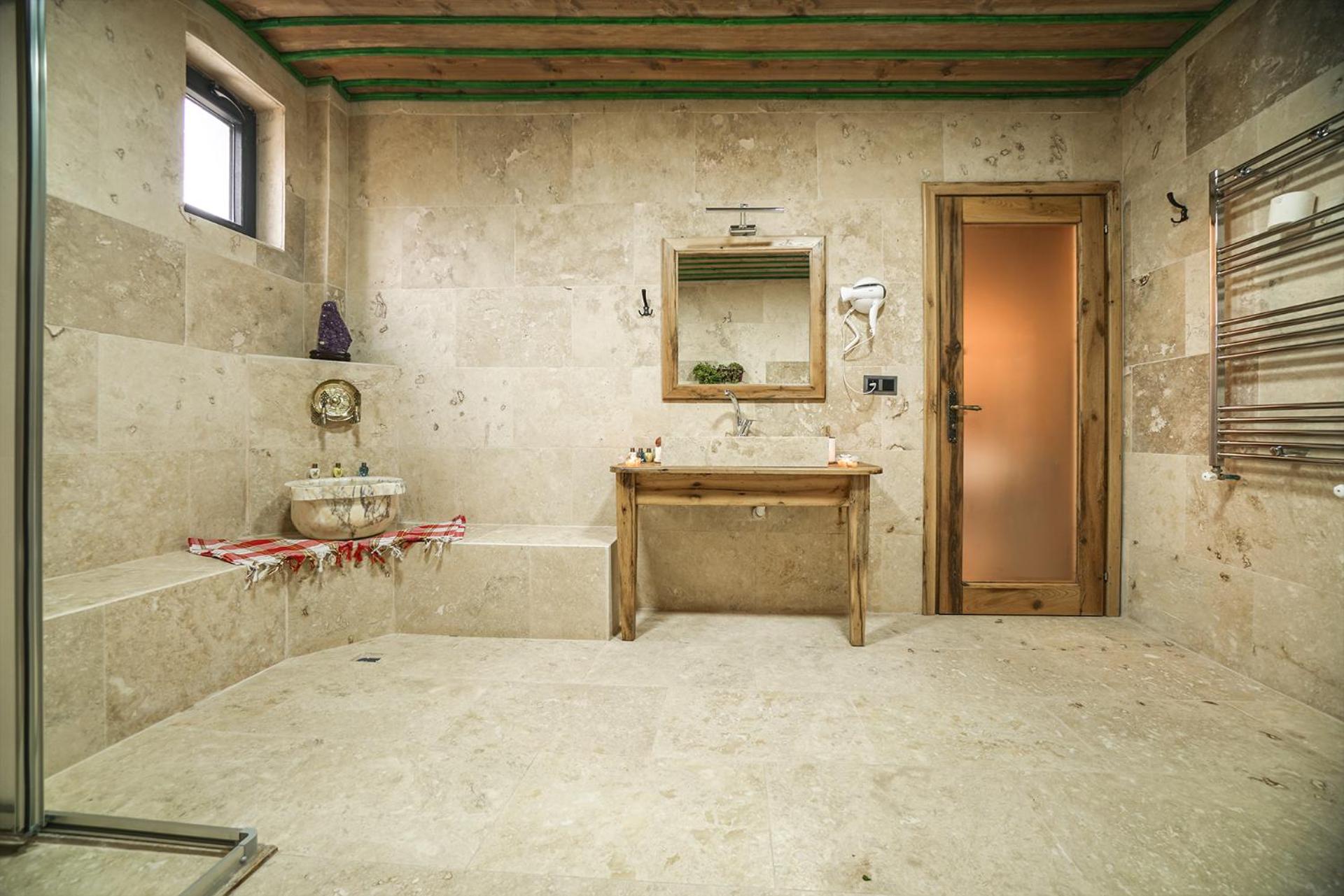 Suite with Spa Bath - Photo 7