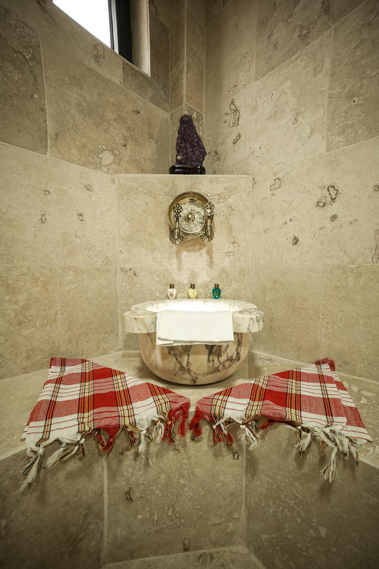 Suite with Spa Bath - Photo 5