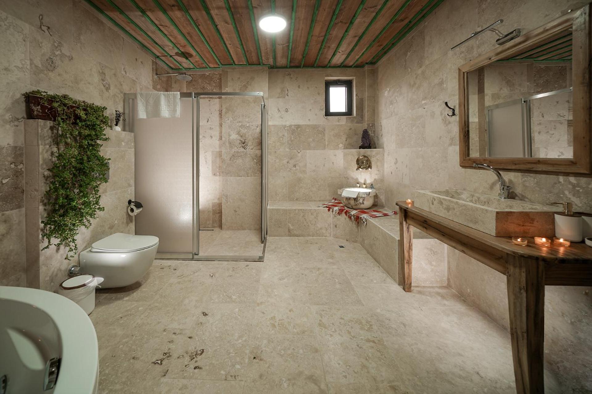 Suite with Spa Bath - Photo 4
