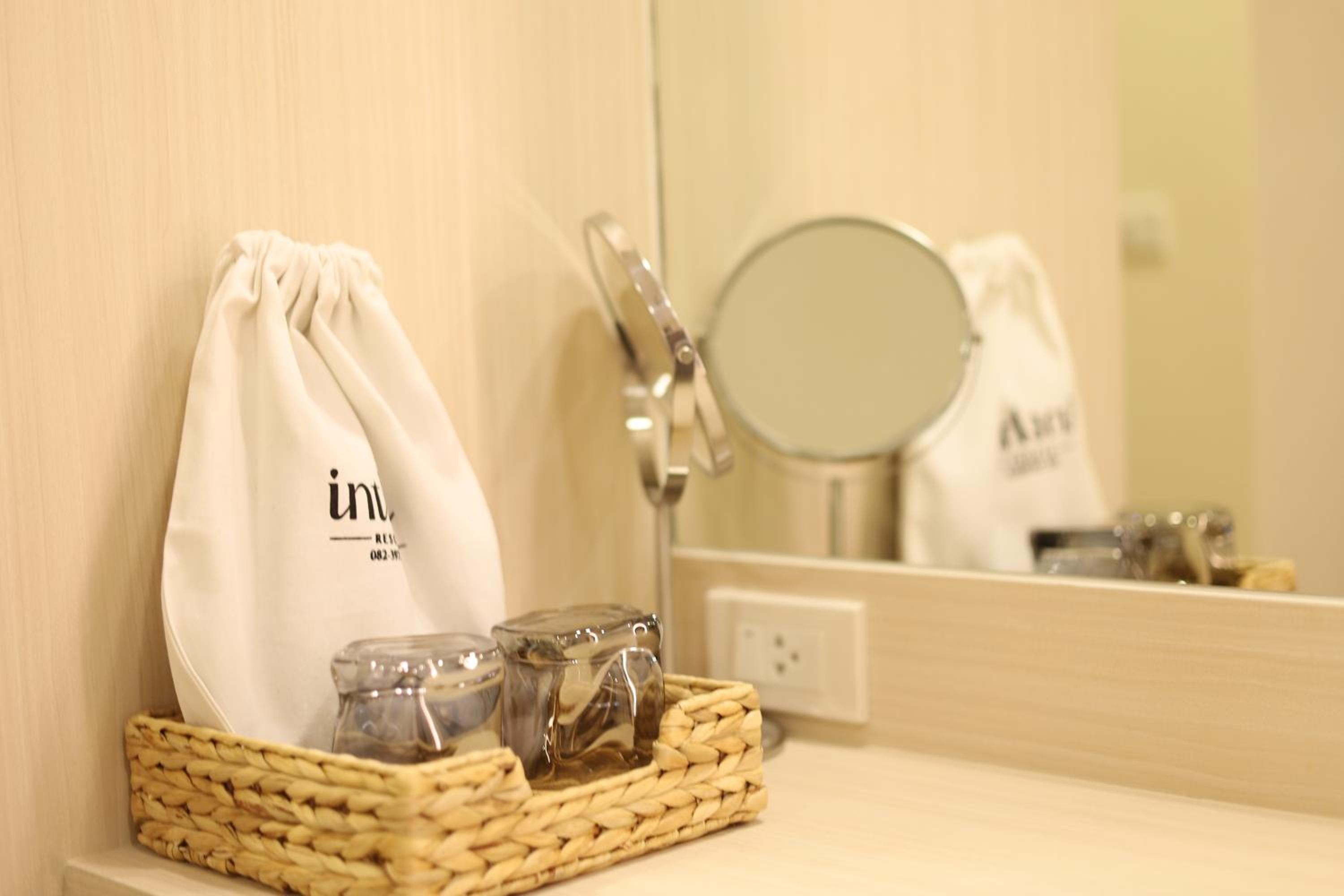Large Double Room - Photo 10