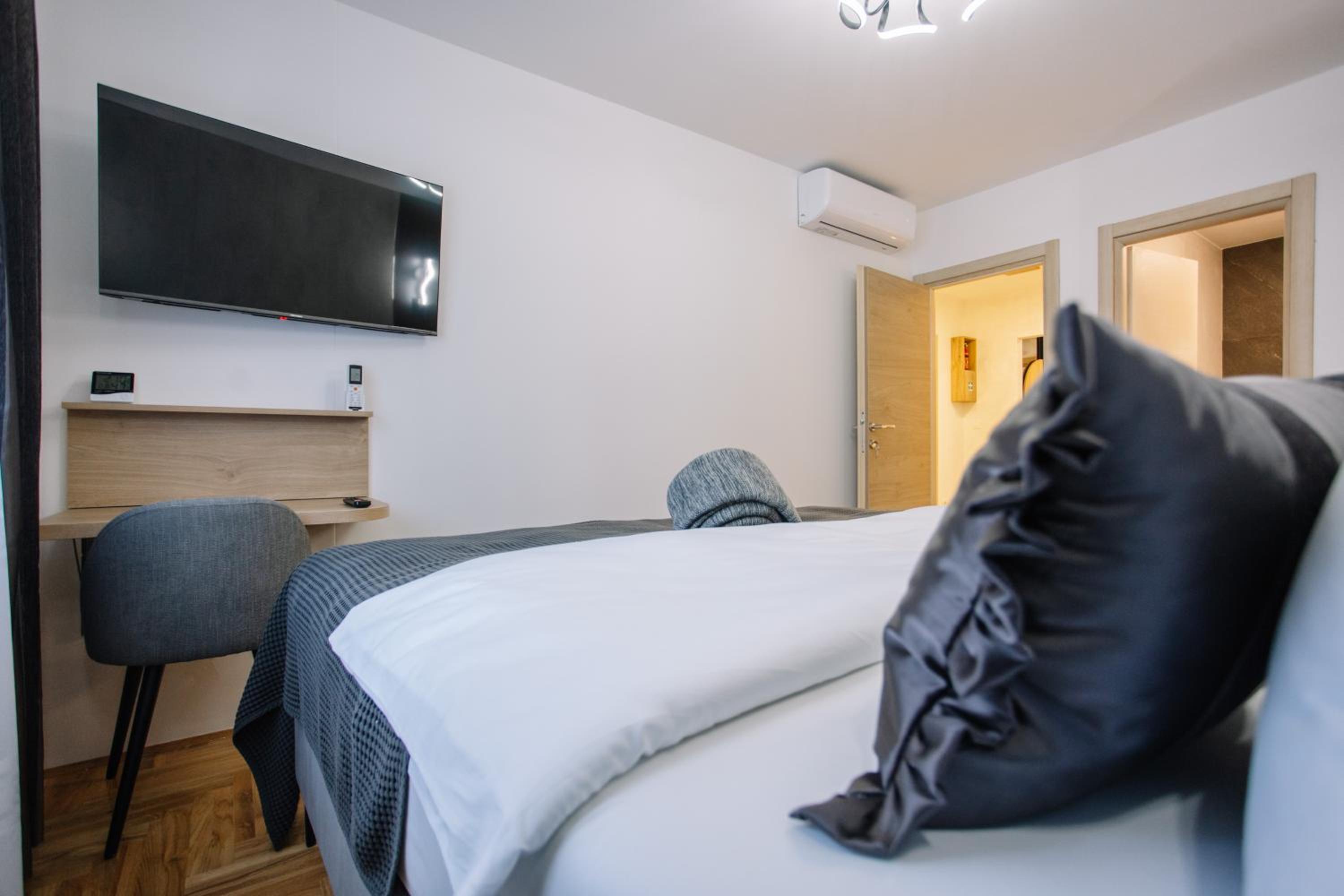 Superior Deluxe Double or Twin Room  photo 2
