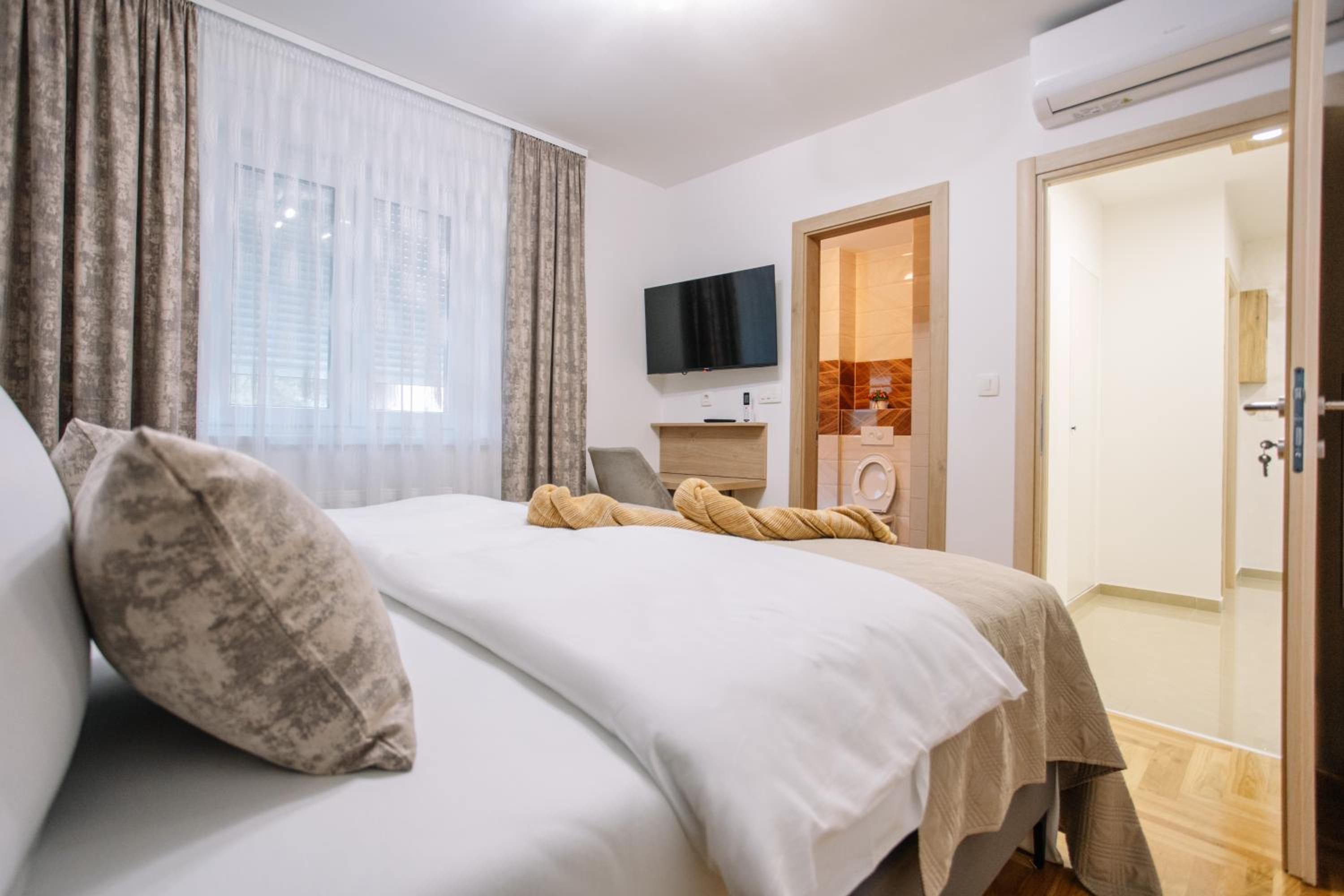 Deluxe Double or Twin Room photo 3