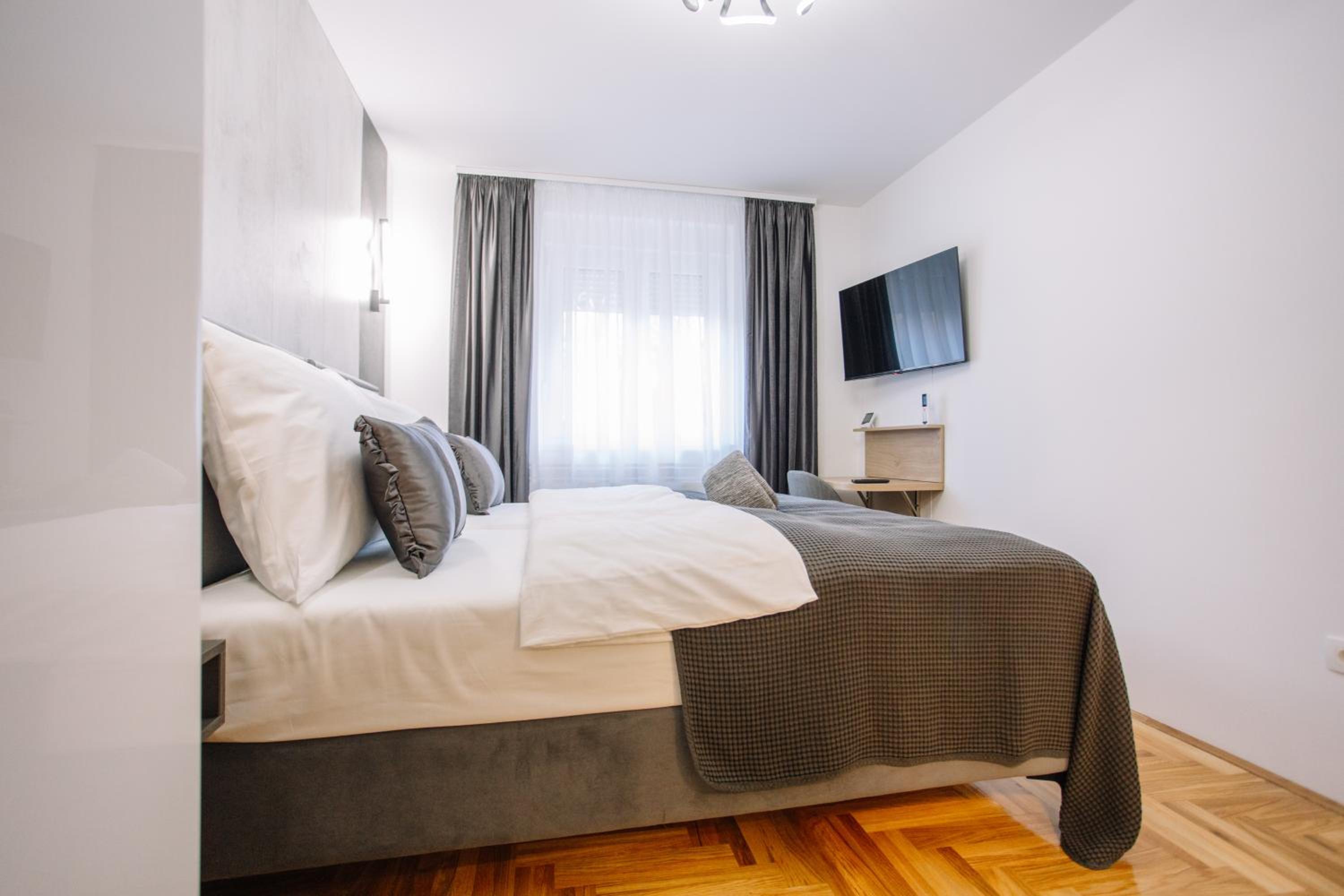 Superior Deluxe Double or Twin Room  photo 3