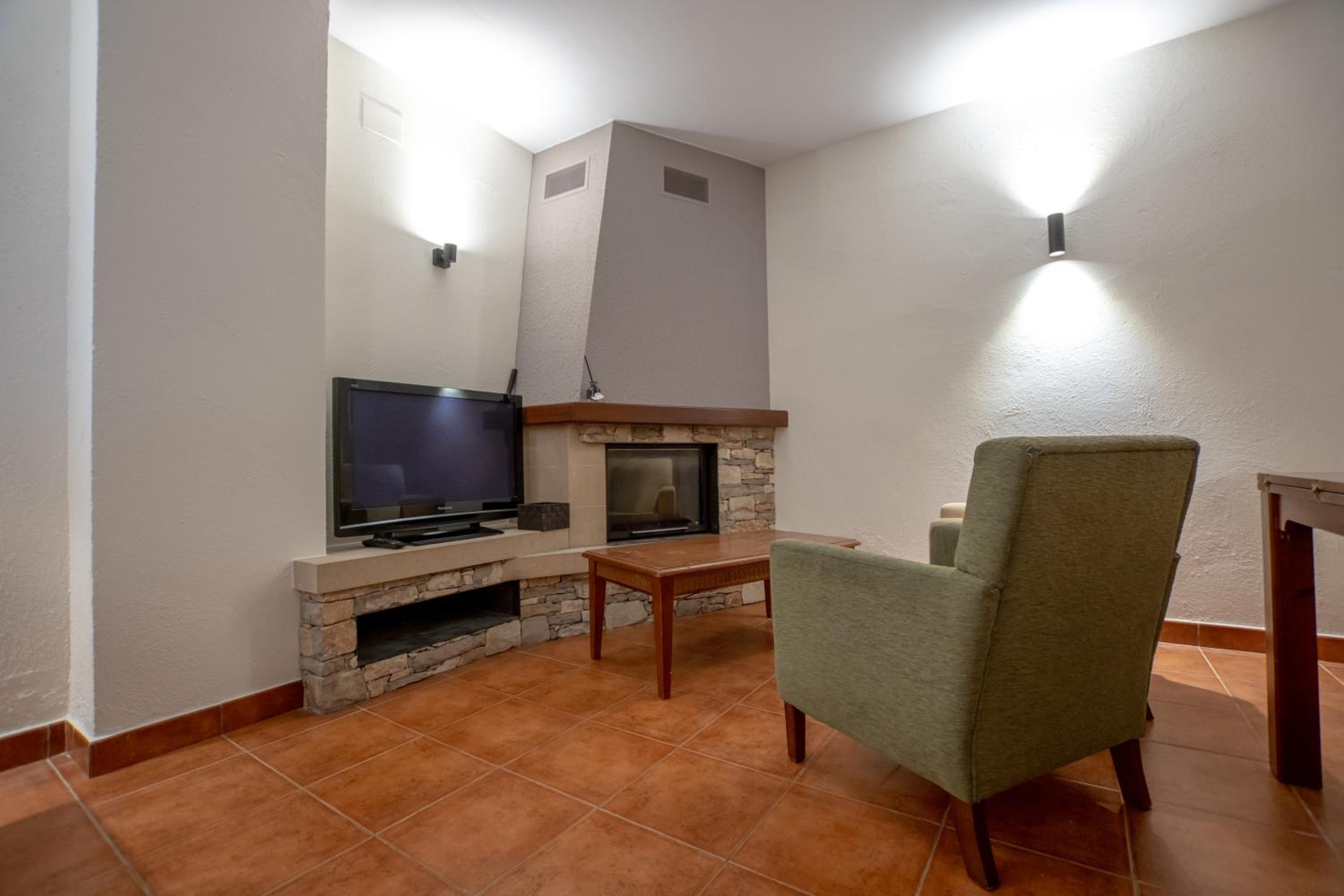 Three-Bedroom House photo 3