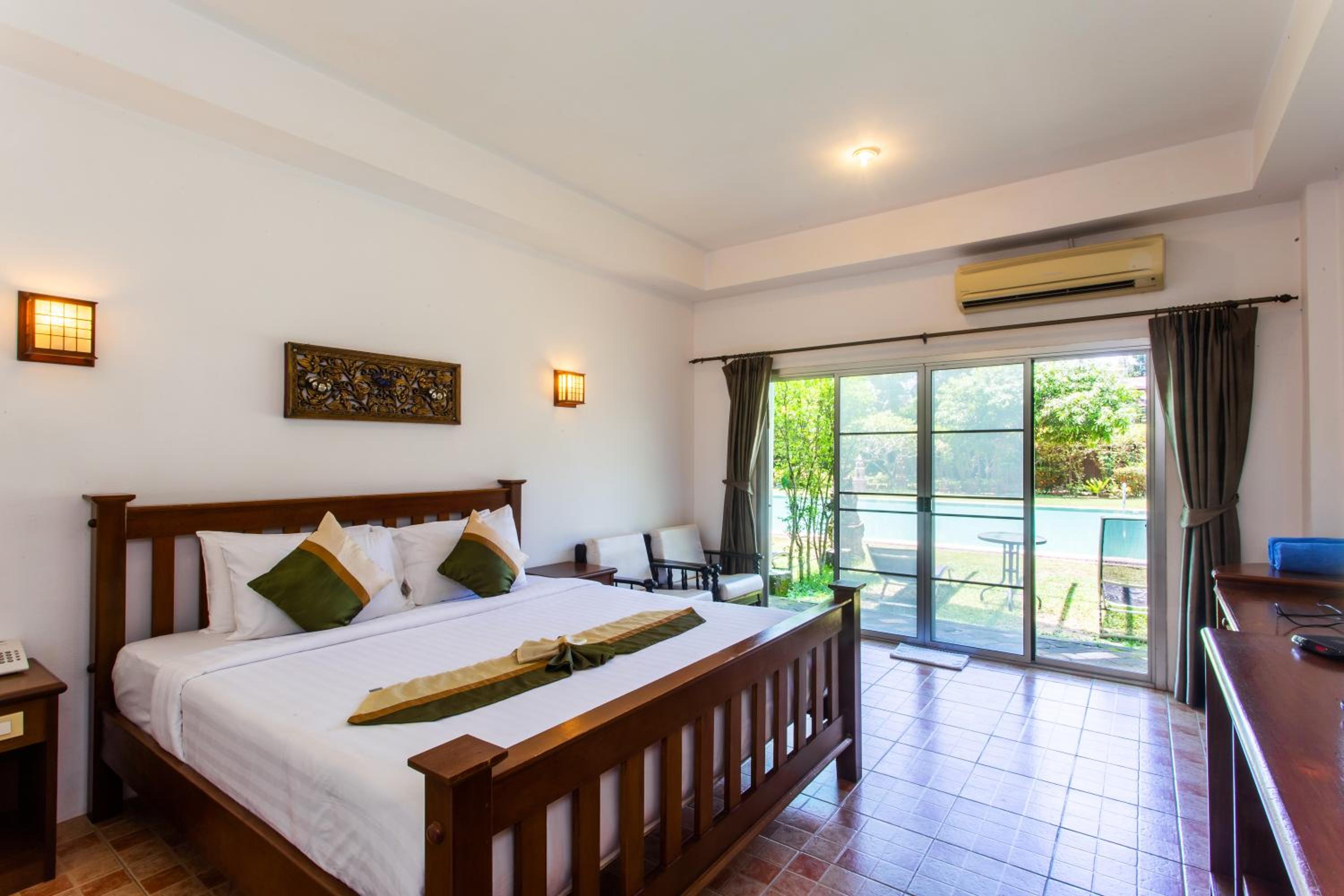 Deluxe Double Room with Pool Access - Photo 3