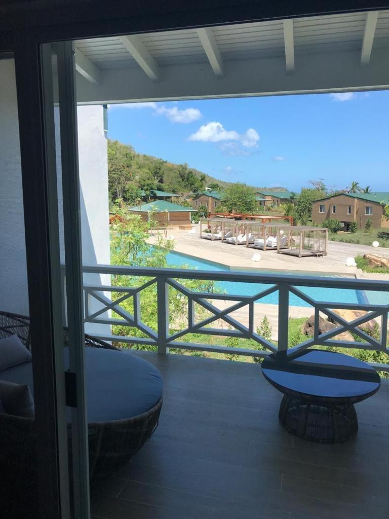 1 King Bed, Mini Pool Side Studio photo 2