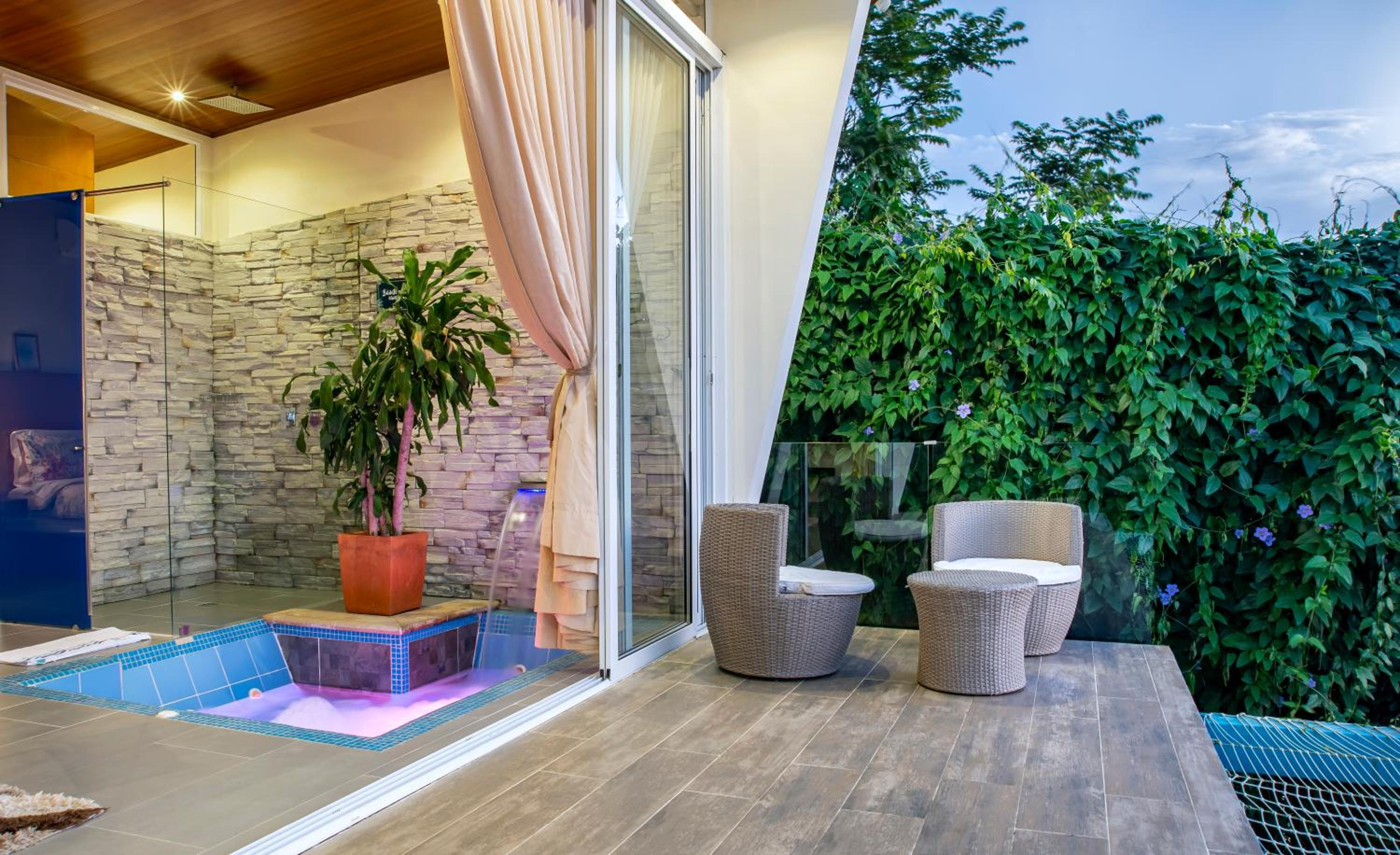 Quadruple Room with Mountain View photo 3