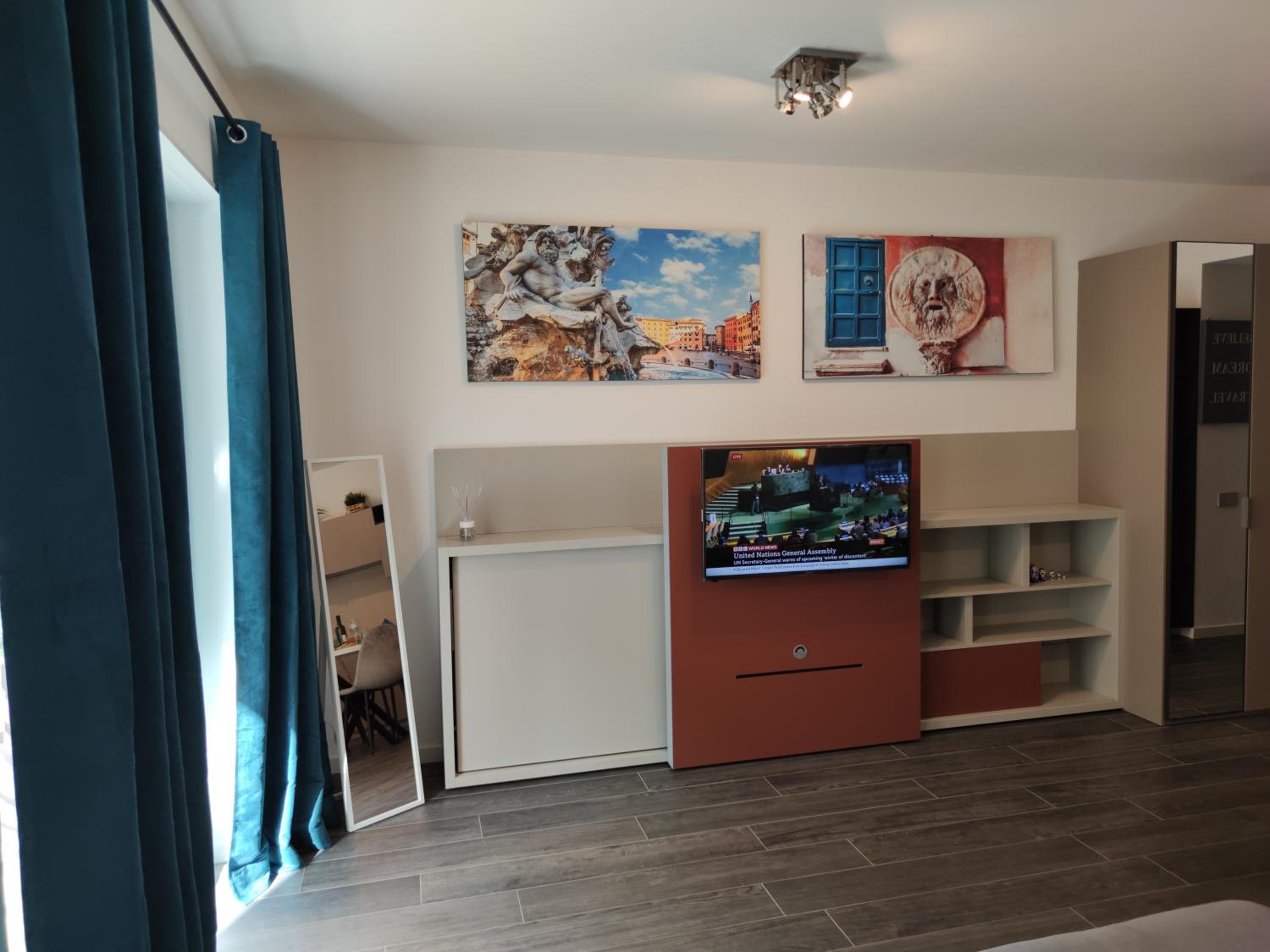 One-Bedroom Apartment photo 3