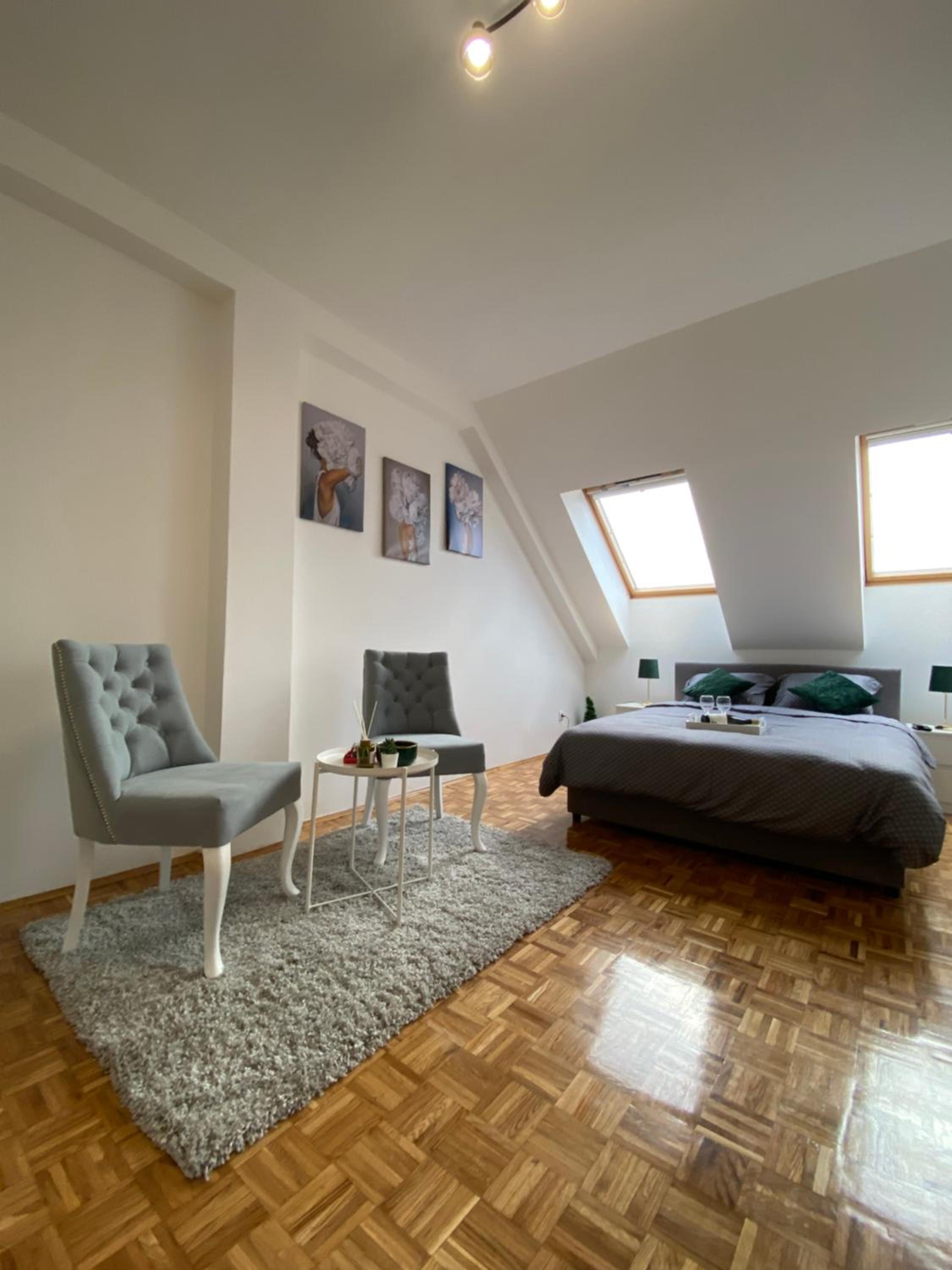 One-Bedroom Apartment photo 1
