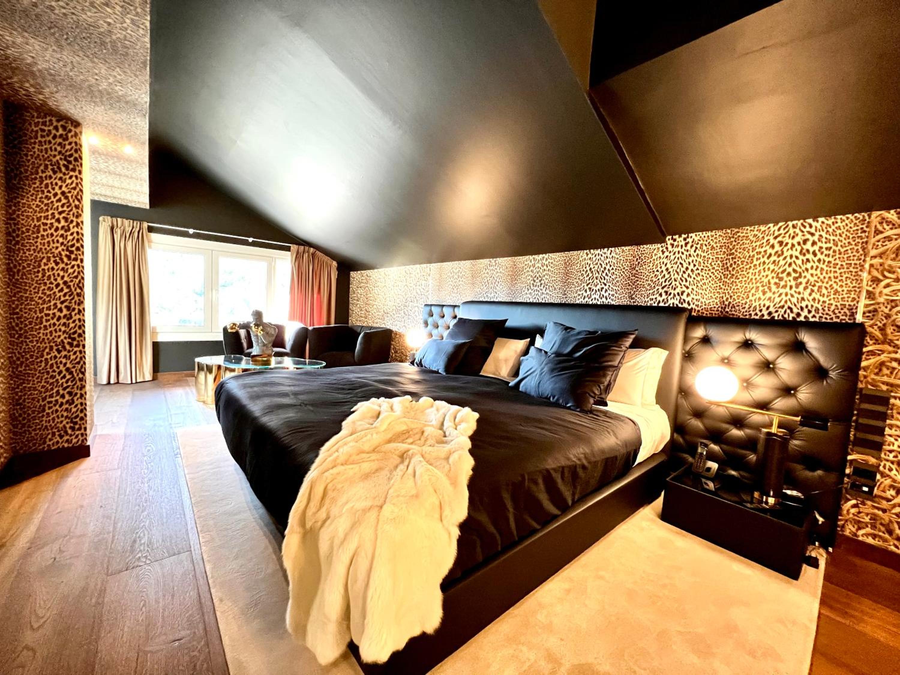 Deluxe Suite photo 2