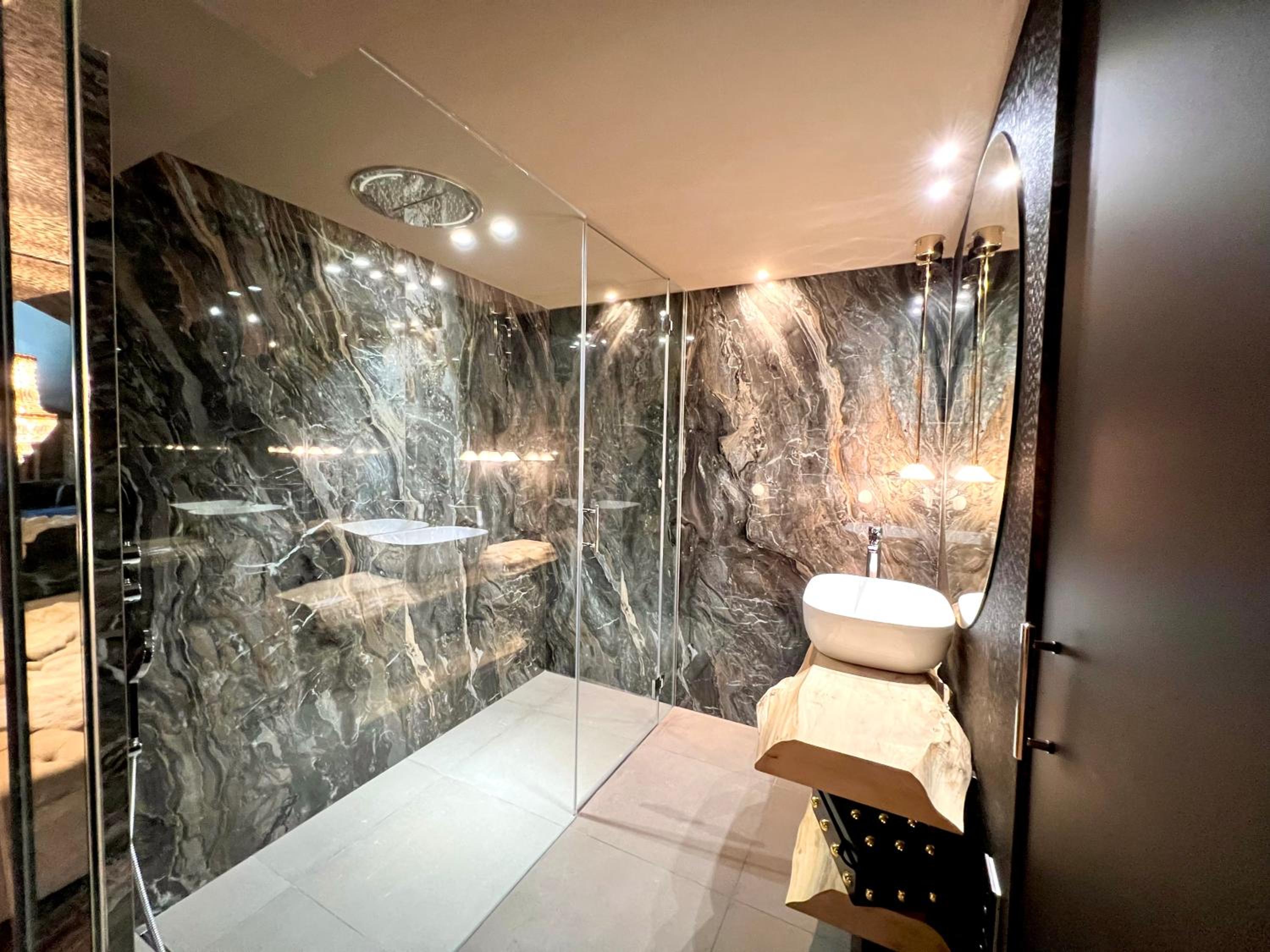 Deluxe Suite photo 3