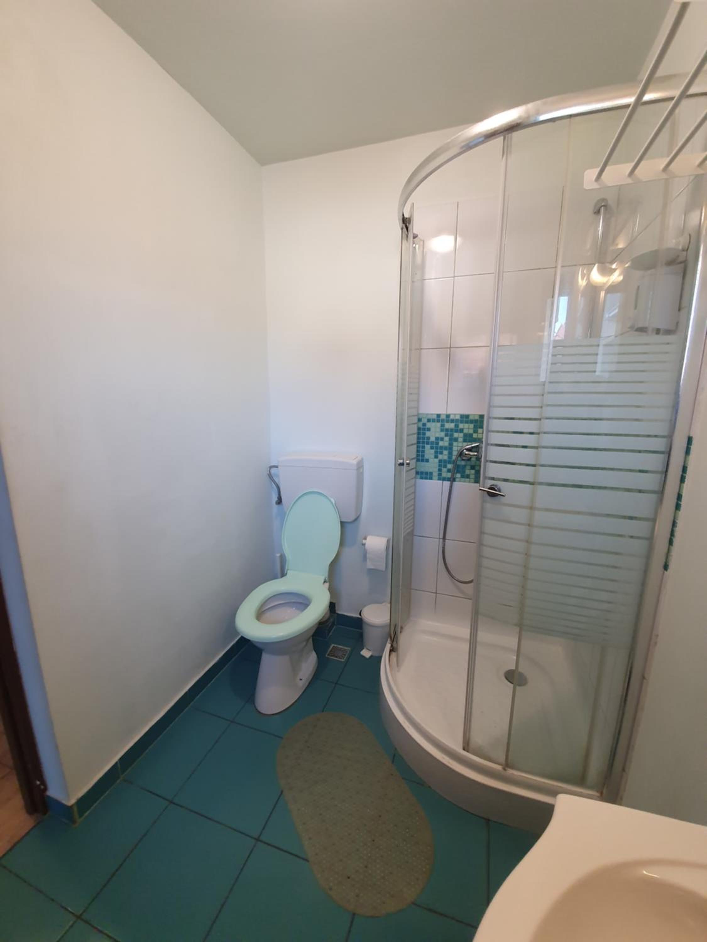 Triple Room with Private Bathroom - Photo 8