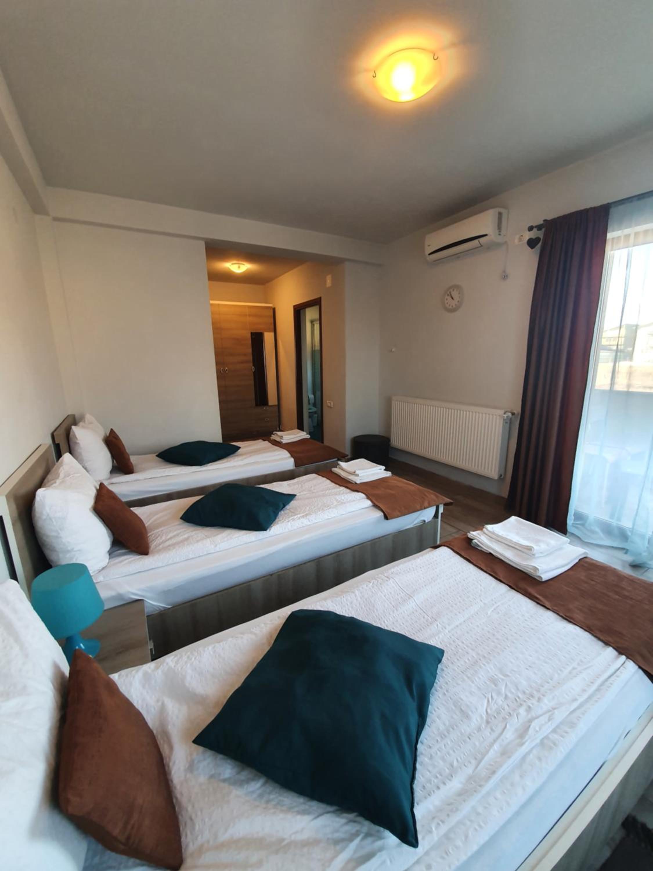 Triple Room with Private Bathroom - Photo 10