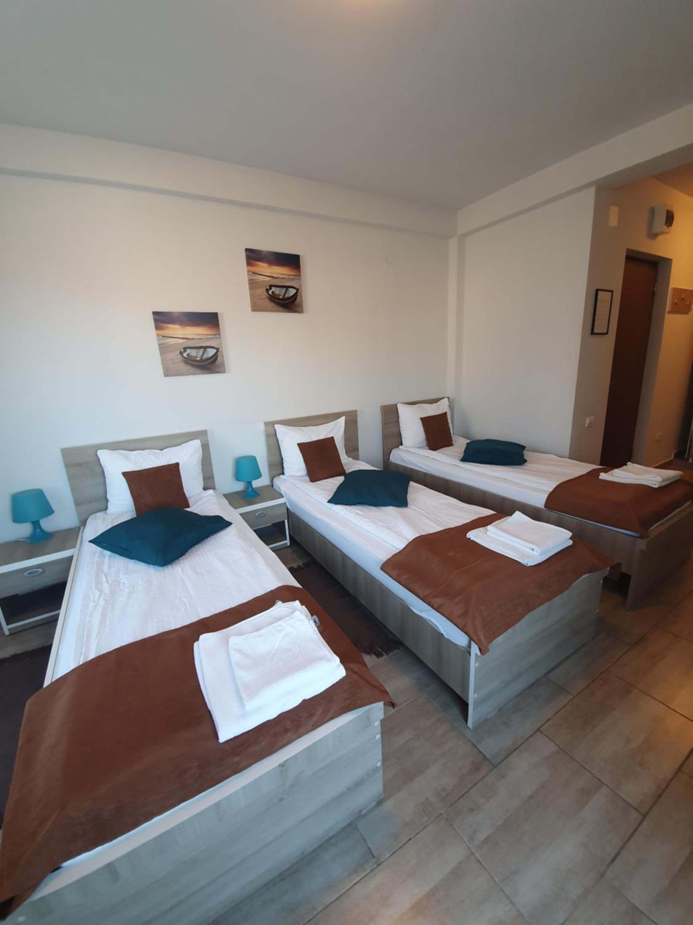 Triple Room with Private Bathroom - Photo 11