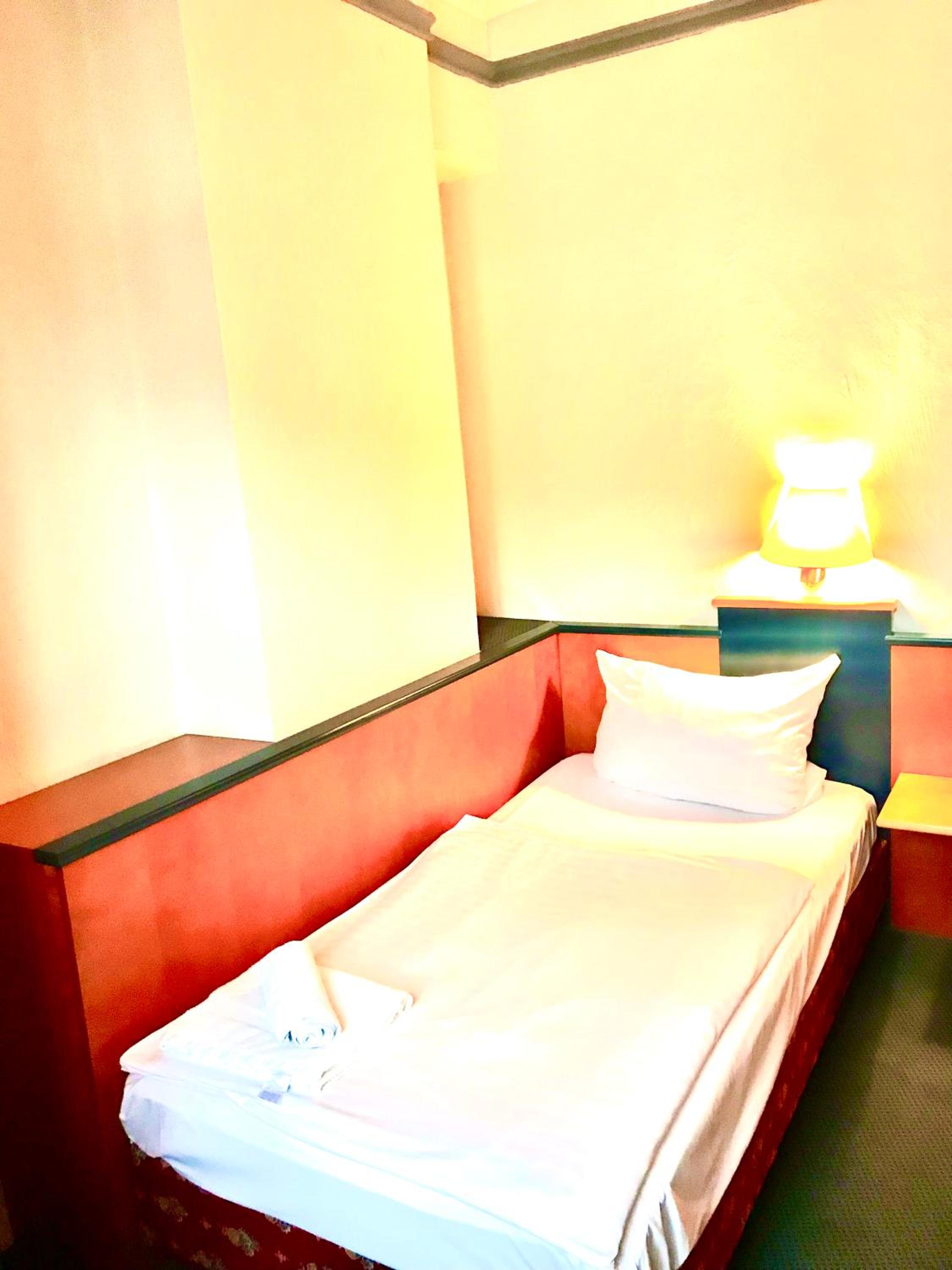 Single Room with Bathroom photo 1